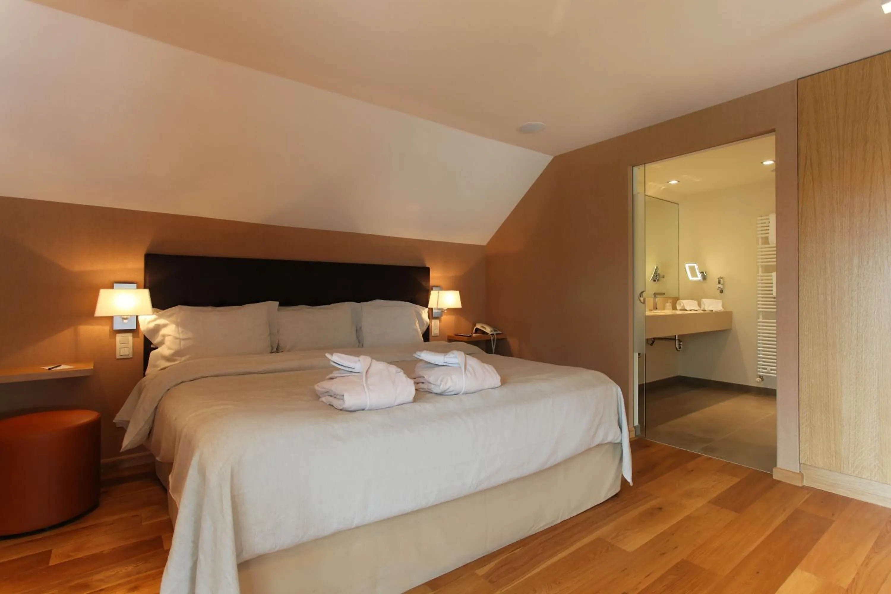 Bedroom, Bed in Hotel des Bains & Wellness