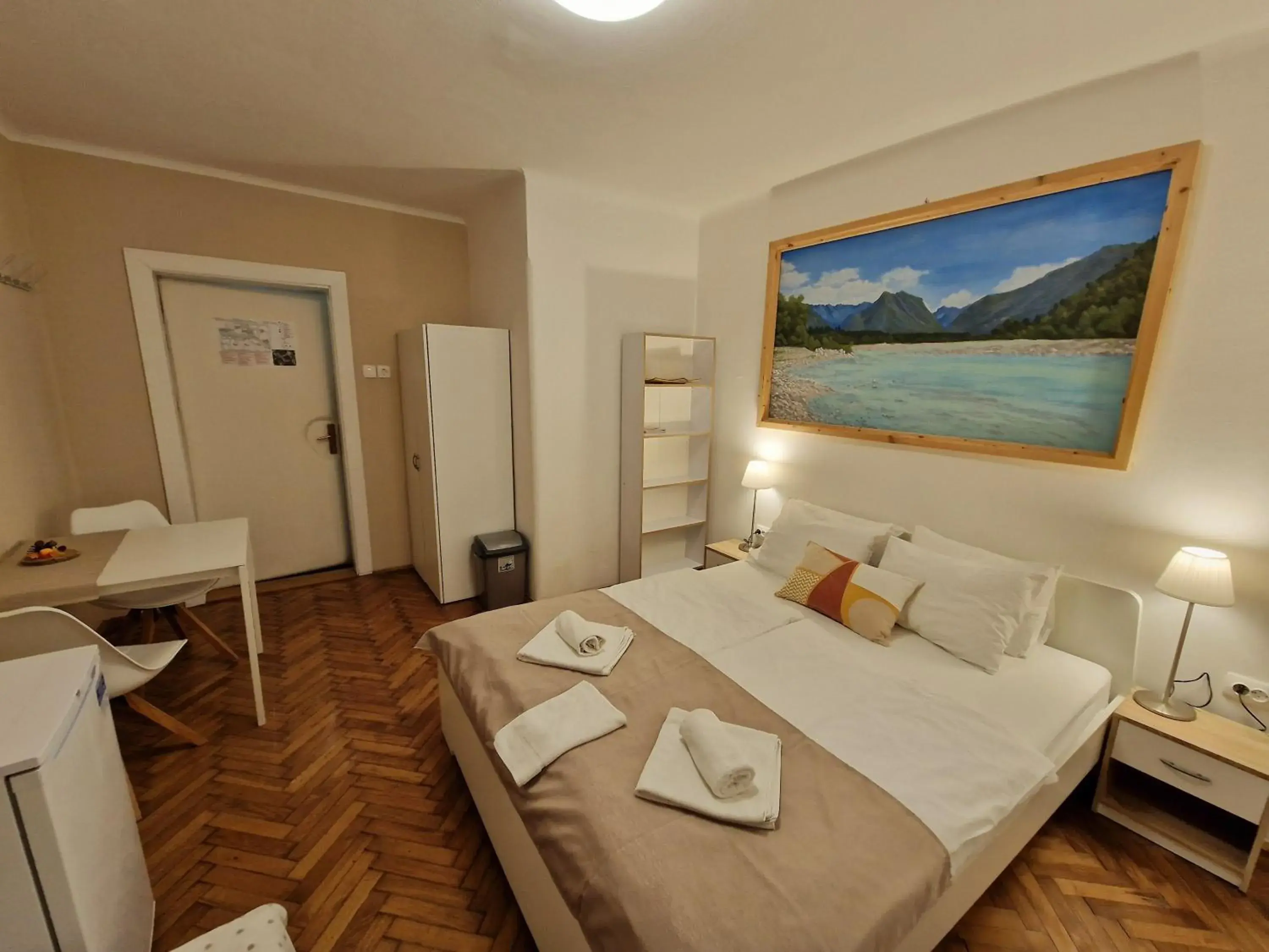 Double Room with Shared Bathroom in B&B Vila Teslova Double Room with Shared Bathroom in B&B Vila Teslova