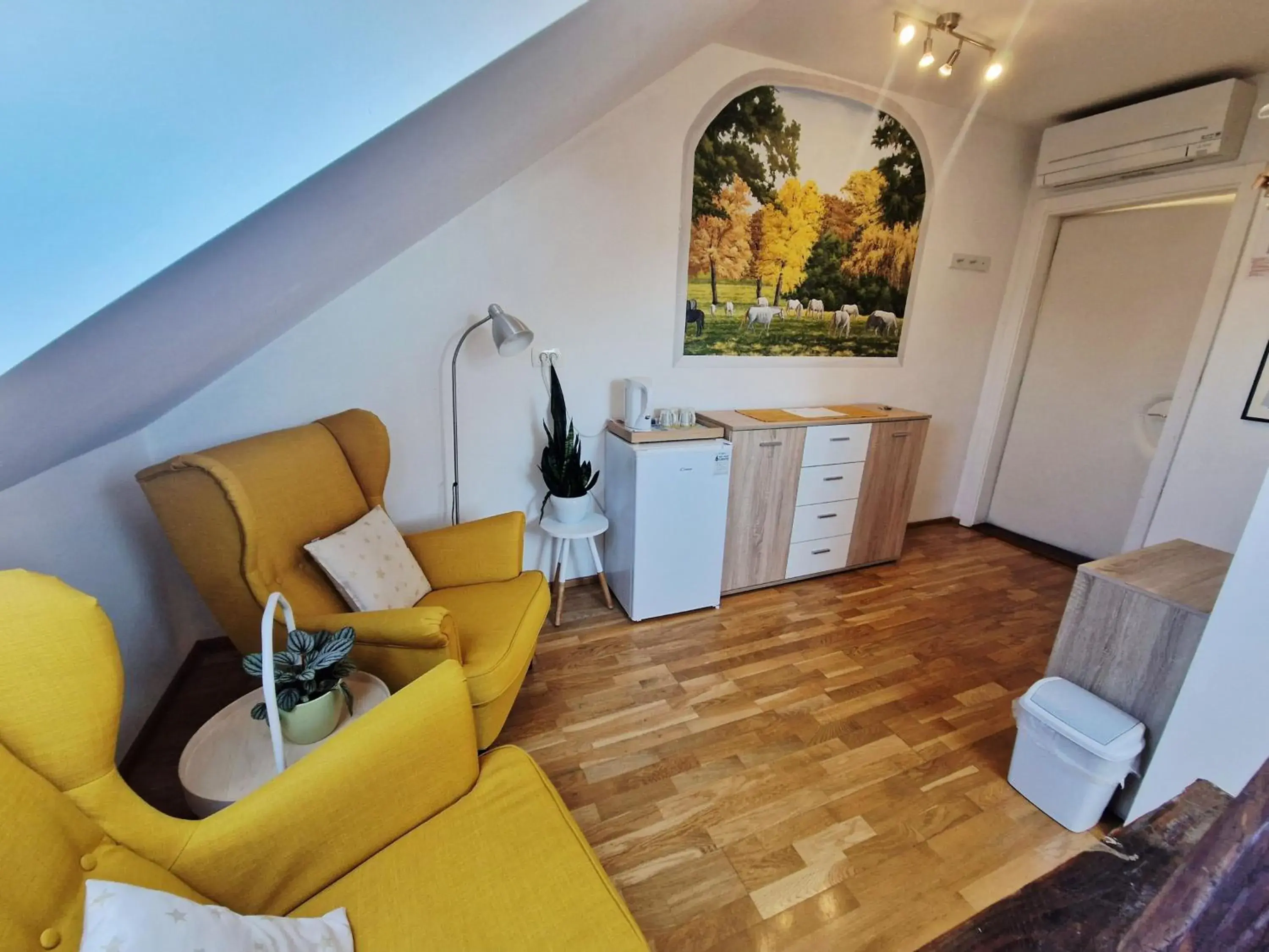 Attic Double Room in B&B Vila Teslova Attic Double Room in B&B Vila Teslova