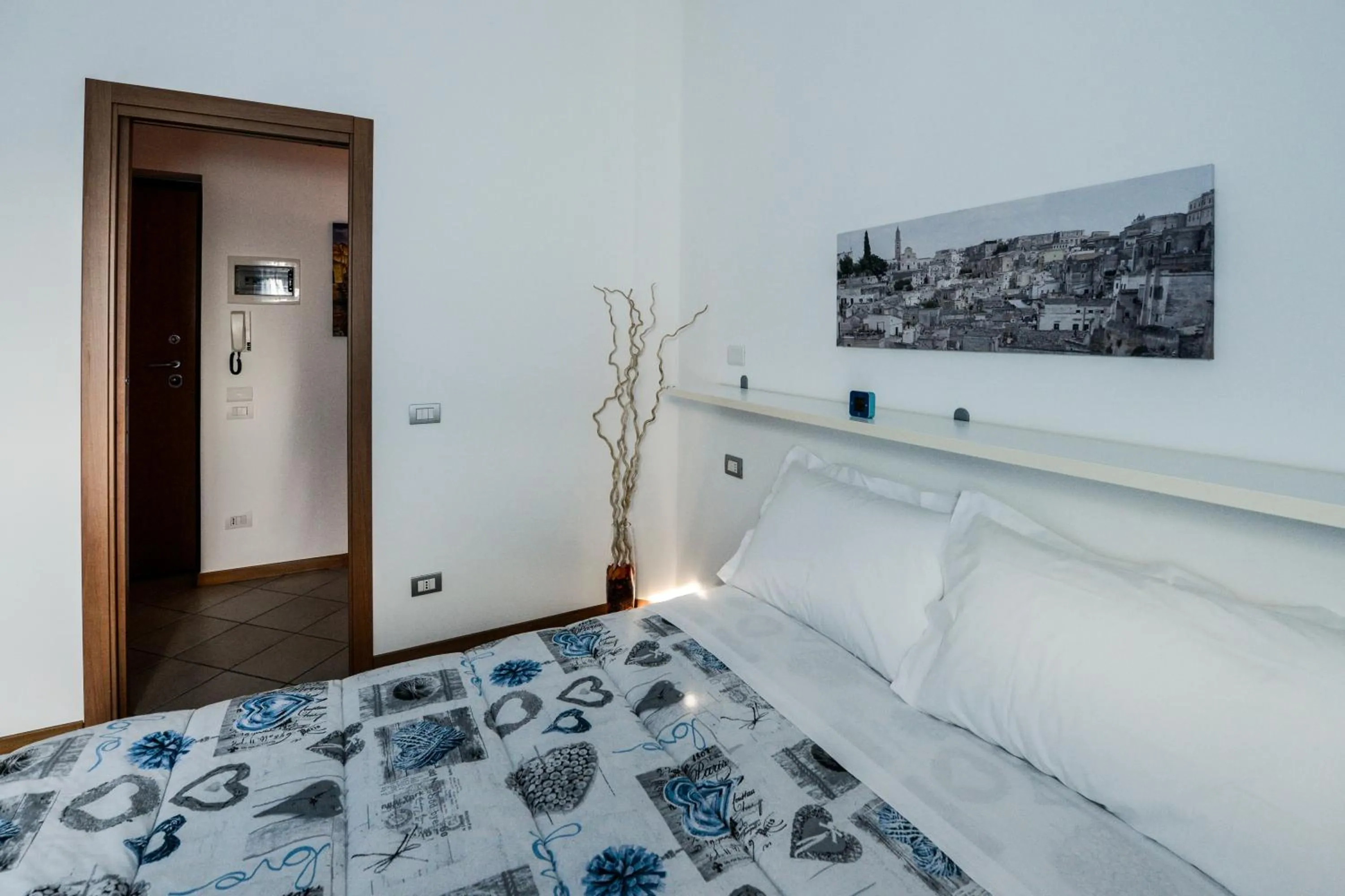 Decorative detail, Bed in Uno Sguardo Sui Sassi