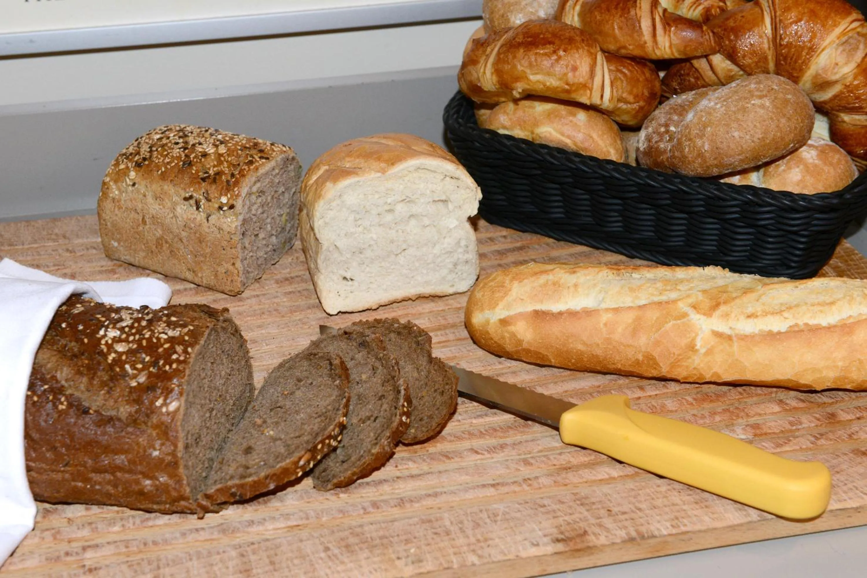 Buffet breakfast in Hotel Vijfwegen