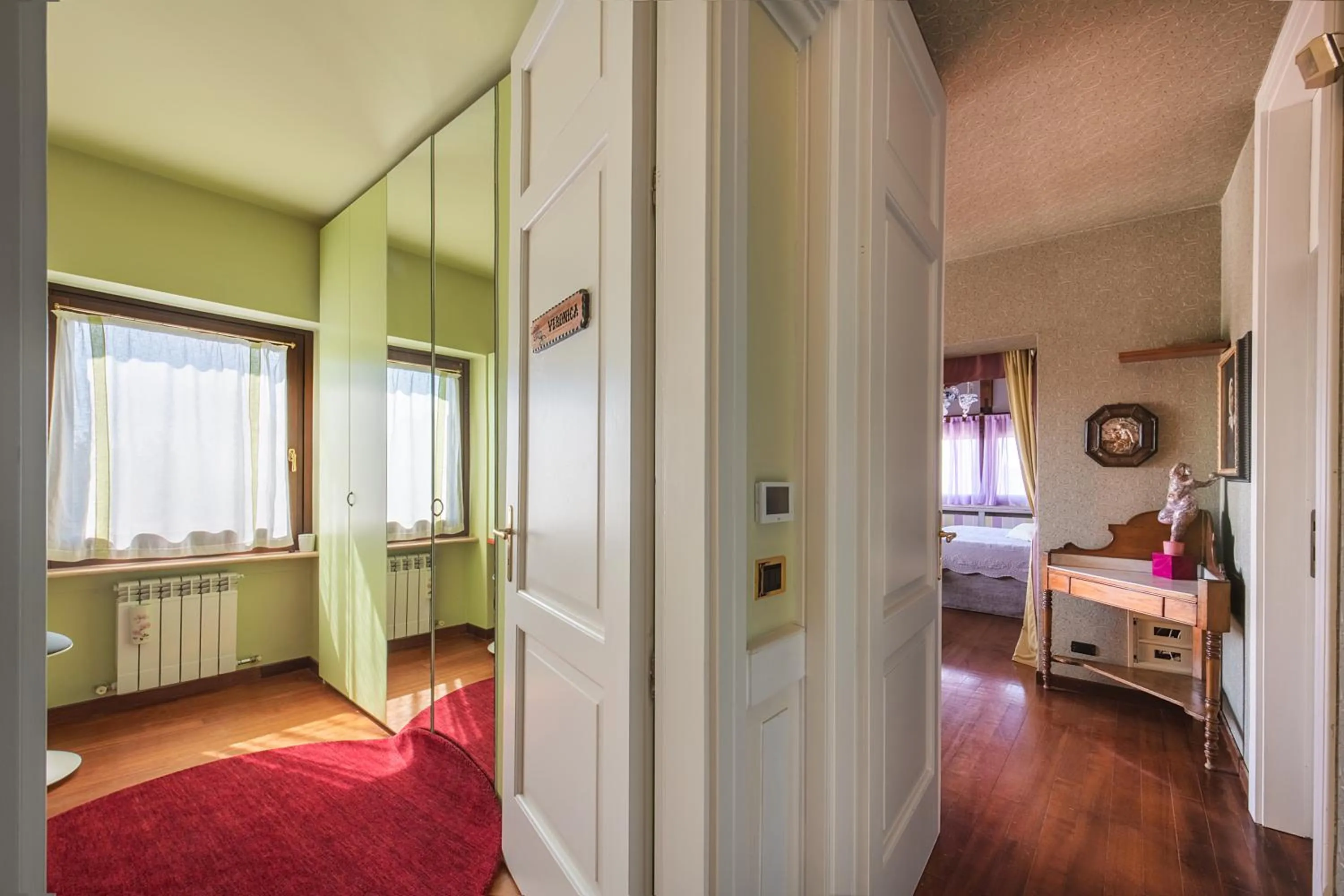 wardrobe, Bed in Villa Isidoro ampio parco ,piscina privata, arte e giochi , fitness