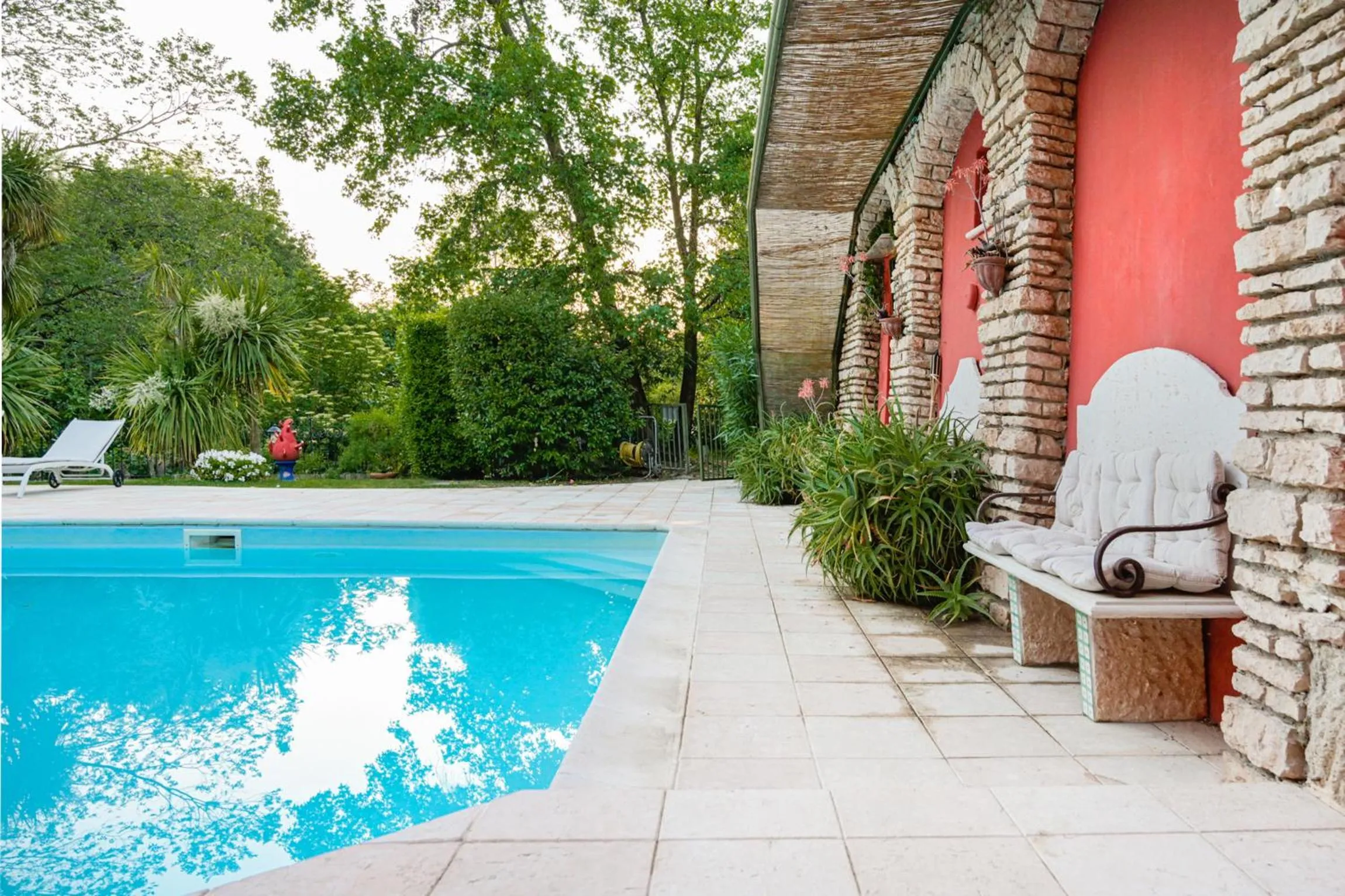 Garden in Villa Isidoro ampio parco ,piscina privata, arte e giochi , fitness