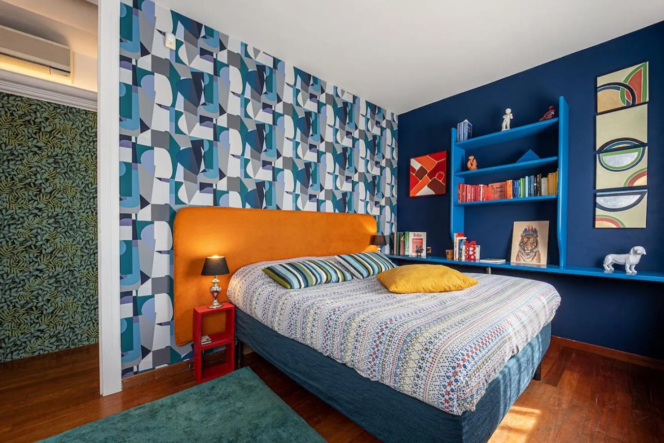Photo of the whole room, Bed in Villa Isidoro ampio parco ,piscina privata, arte e giochi , fitness