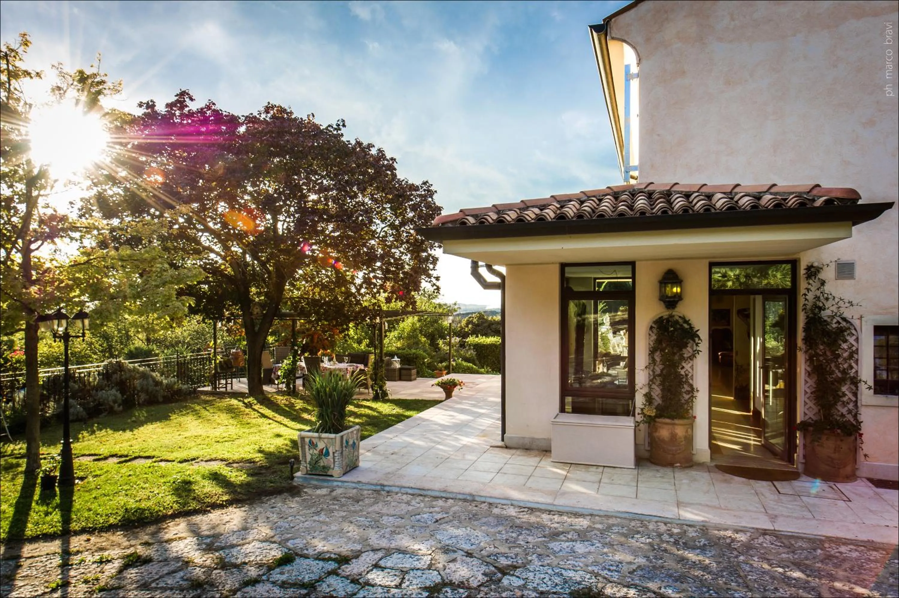 Property building in Villa Isidoro ampio parco ,piscina privata, arte e giochi , fitness