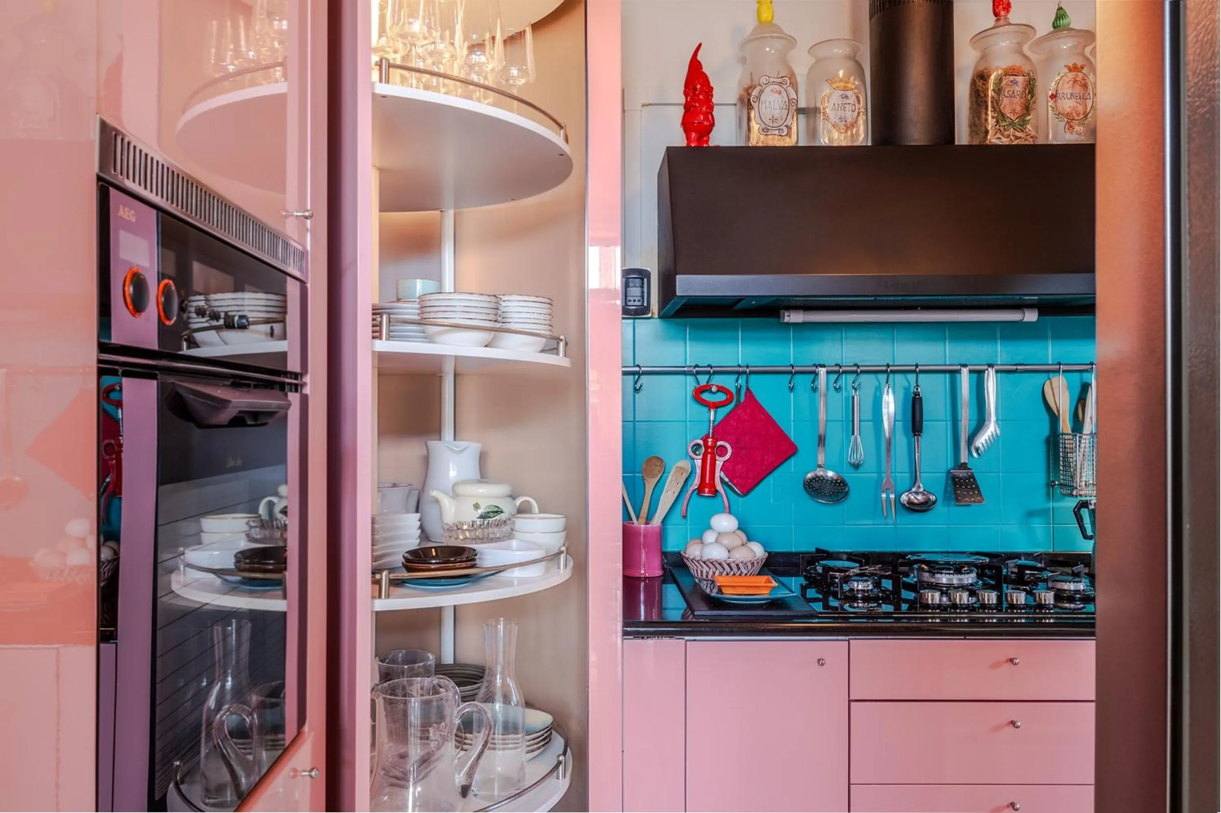 kitchen in Villa Isidoro ampio parco ,piscina privata, arte e giochi , fitness