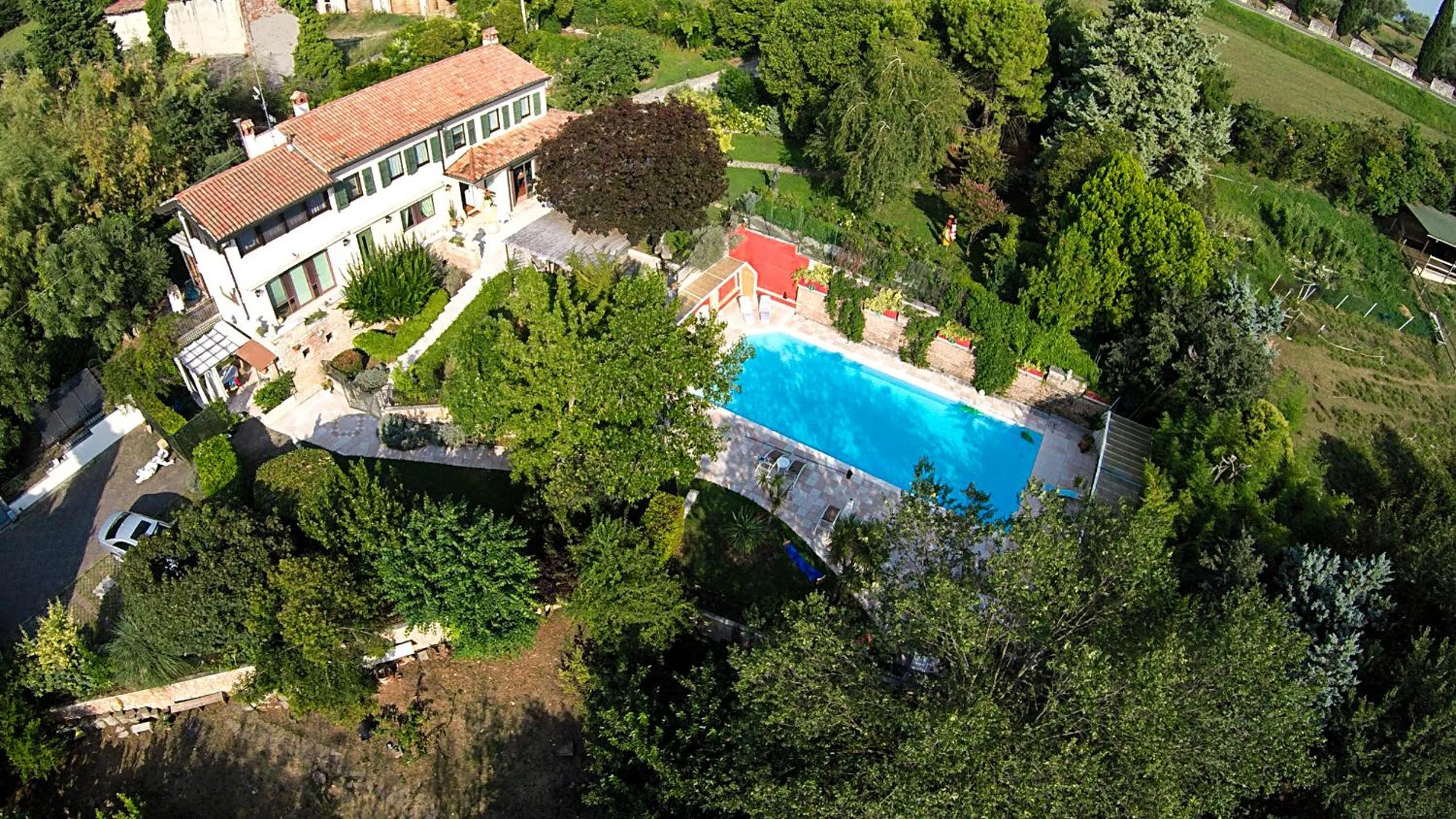Swimming pool in Villa Isidoro ampio parco ,piscina privata, arte e giochi , fitness