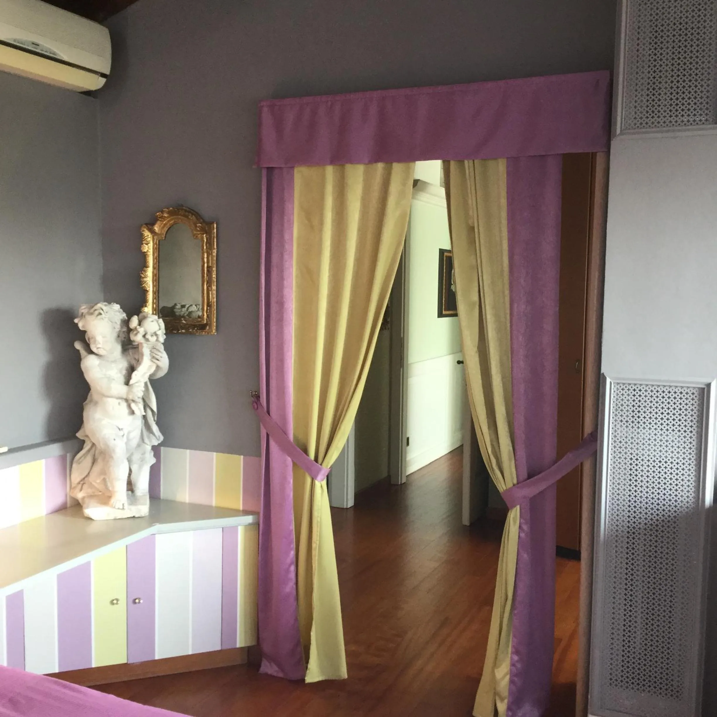 Photo of the whole room, Bed in Villa Isidoro ampio parco ,piscina privata, arte e giochi , fitness