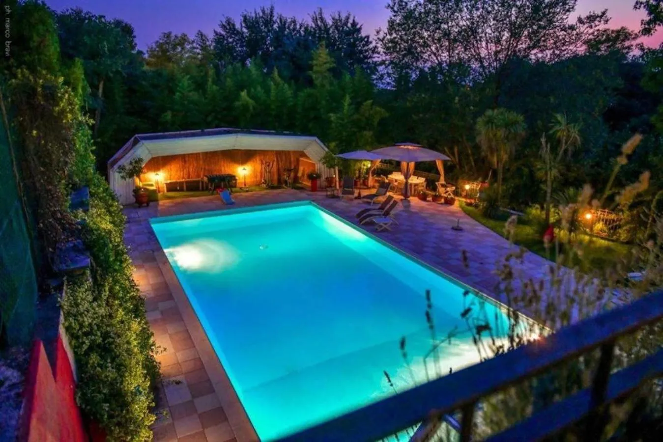 Night in Villa Isidoro ampio parco ,piscina privata, arte e giochi , fitness