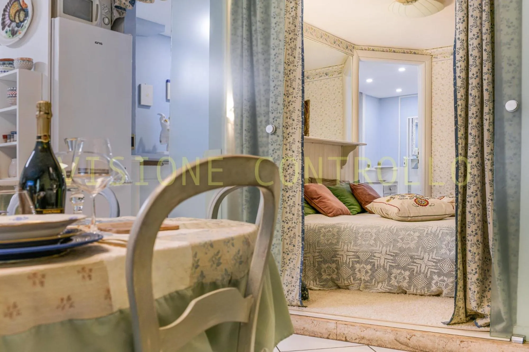 Dining area in Villa Isidoro ampio parco ,piscina privata, arte e giochi , fitness