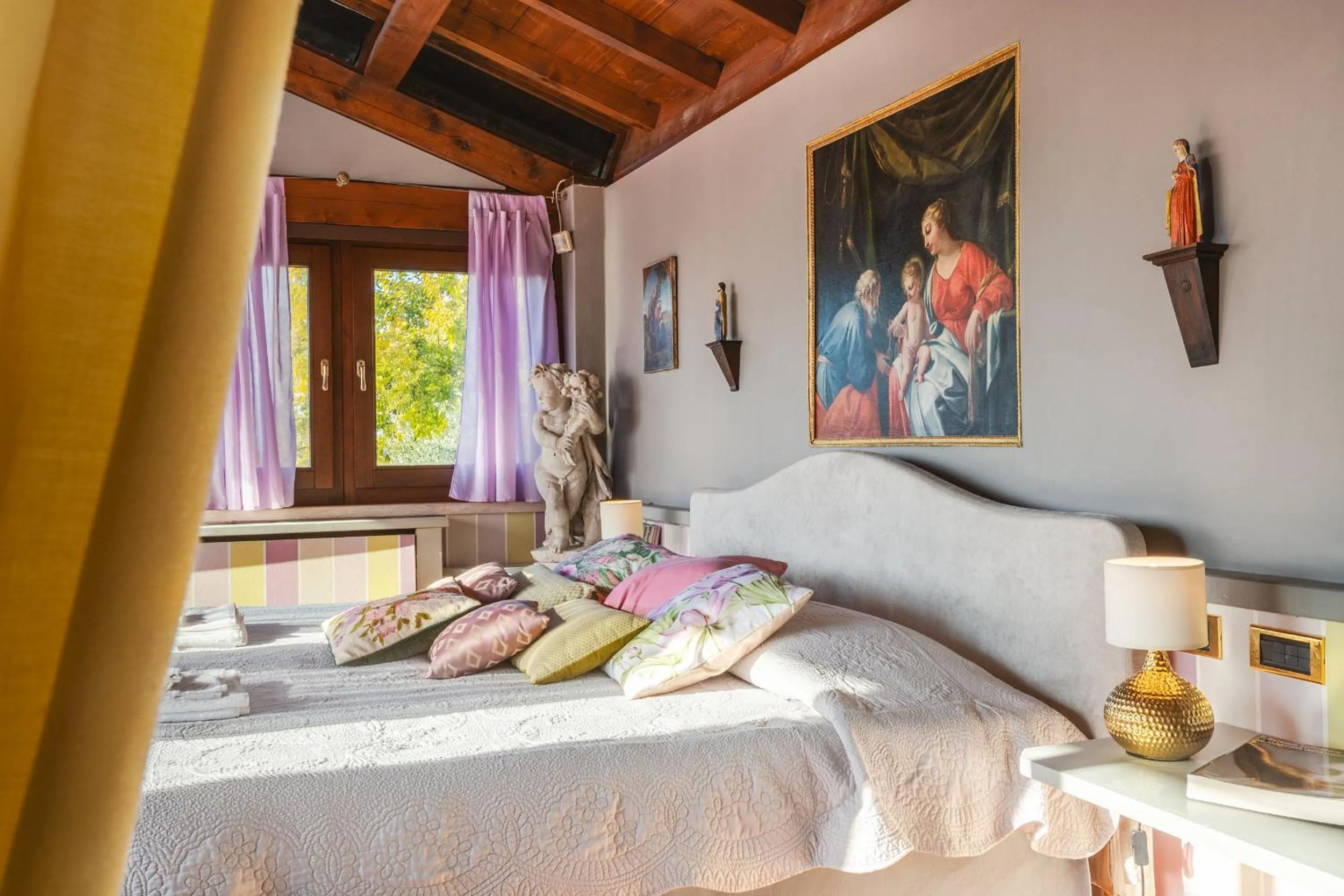 Bedroom, Bed in Villa Isidoro ampio parco ,piscina privata, arte e giochi , fitness