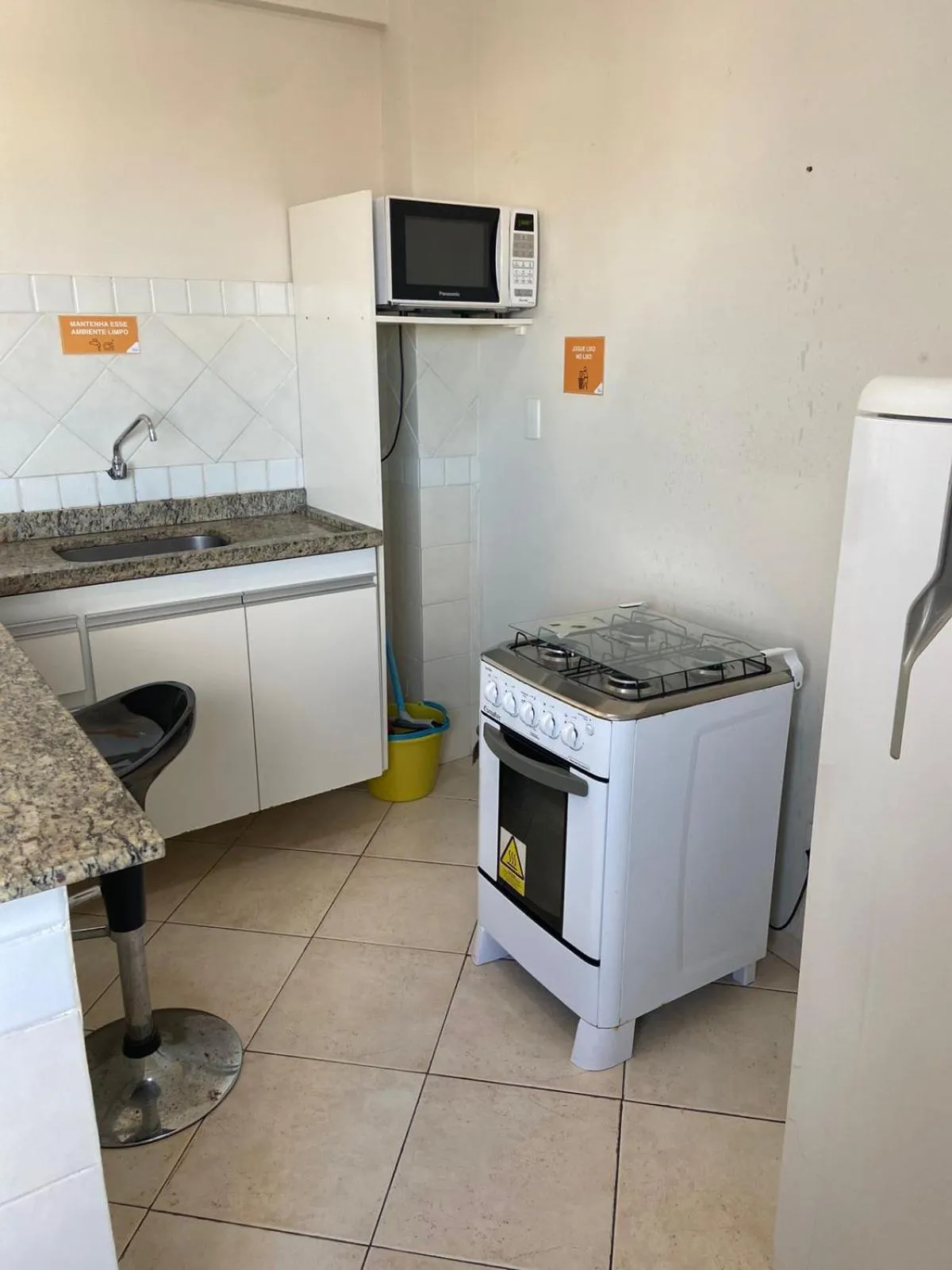 Communal kitchen in Apart Victoria