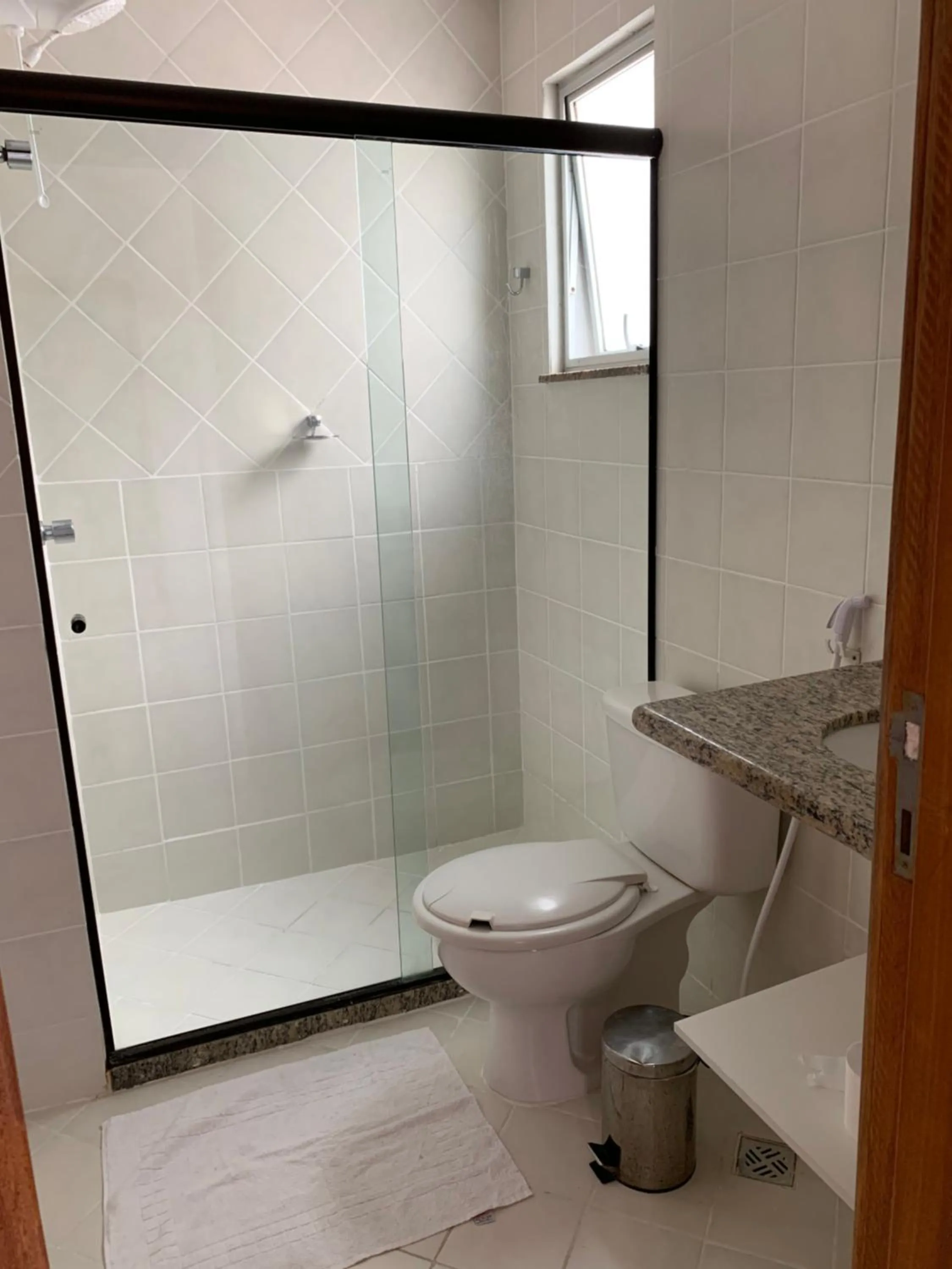 Shower in Apart Victoria
