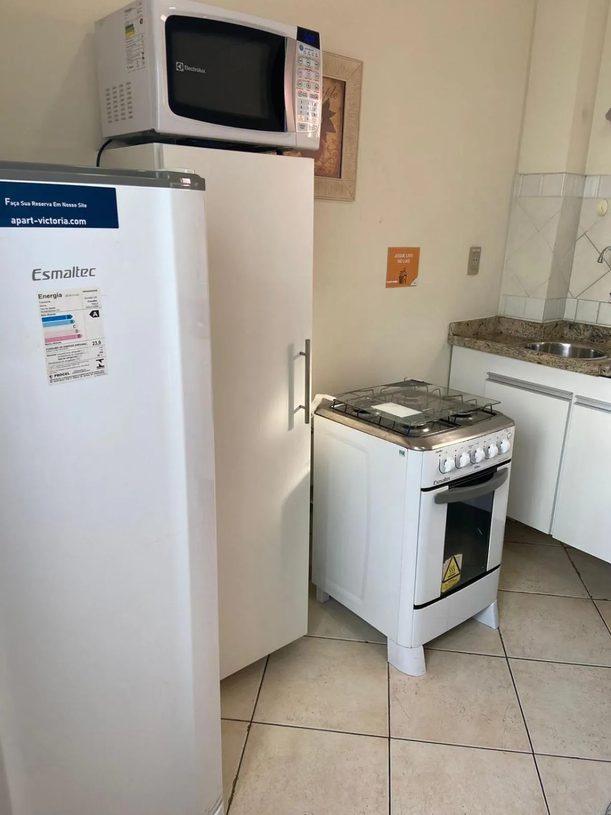 Communal kitchen in Apart Victoria