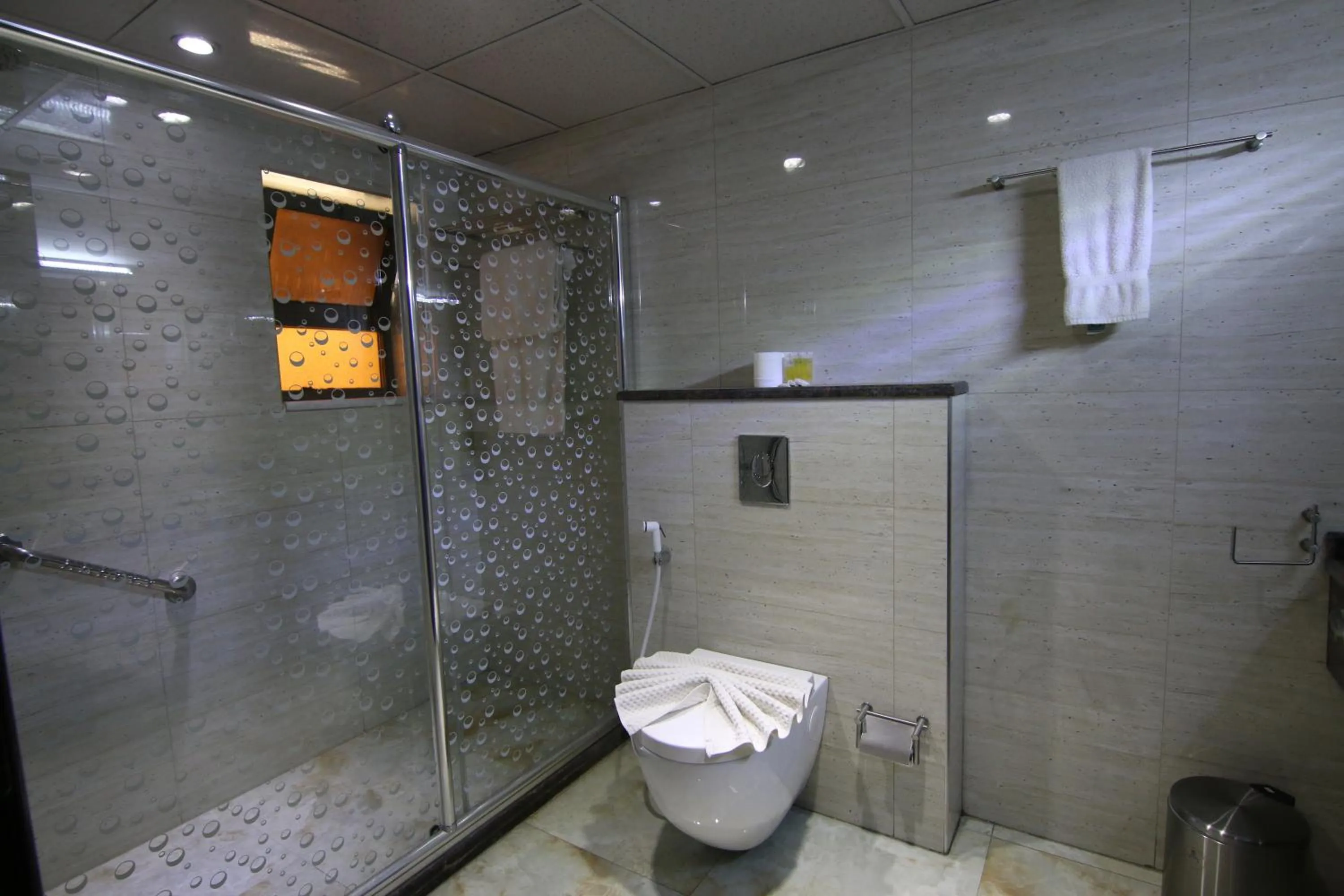 Bathroom in Qaser Al-Sultan Hotel Suites
