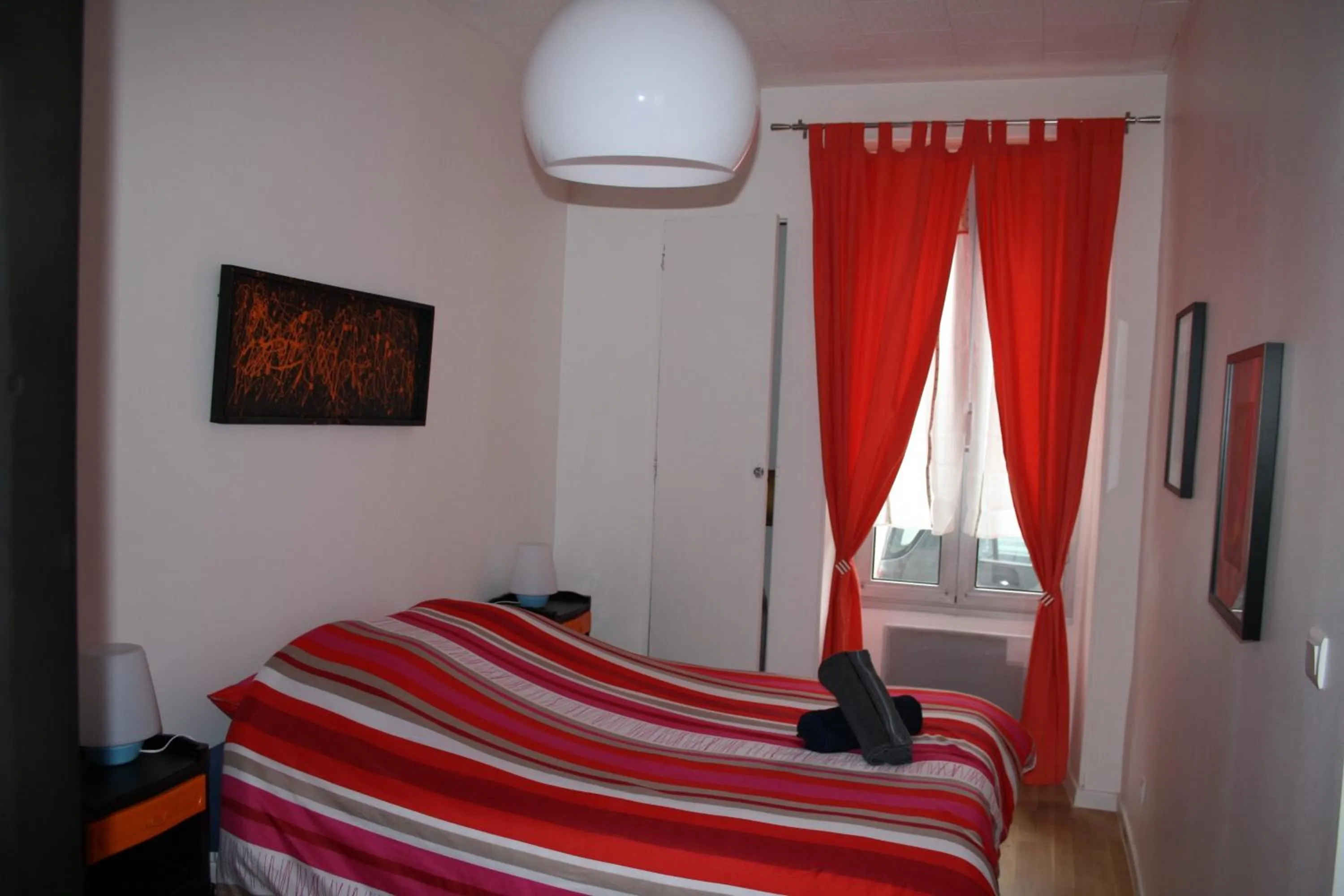 Decorative detail, Bed in Casa Ammirati Marseille