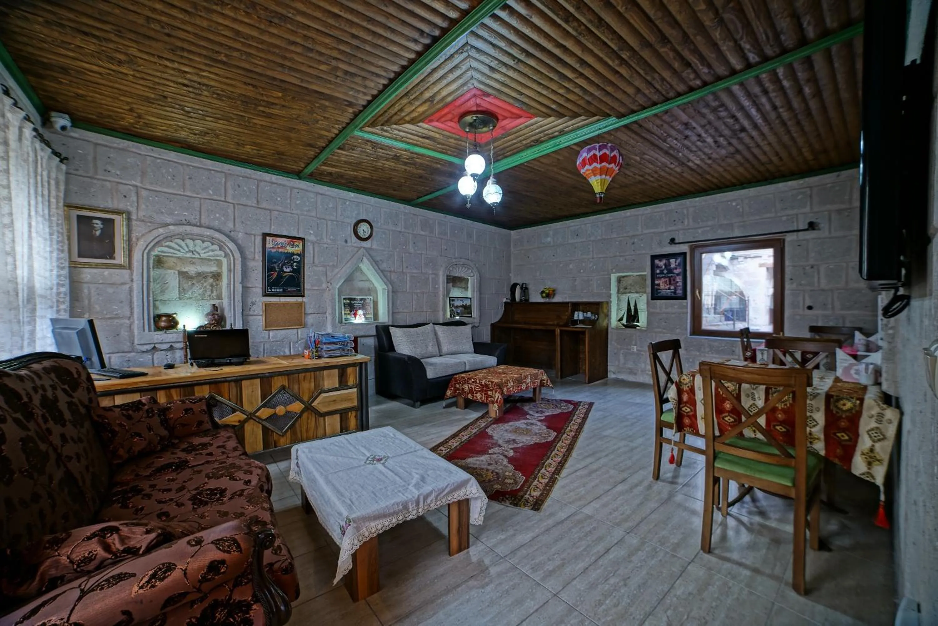 Lobby or reception in Angel Cave Suite