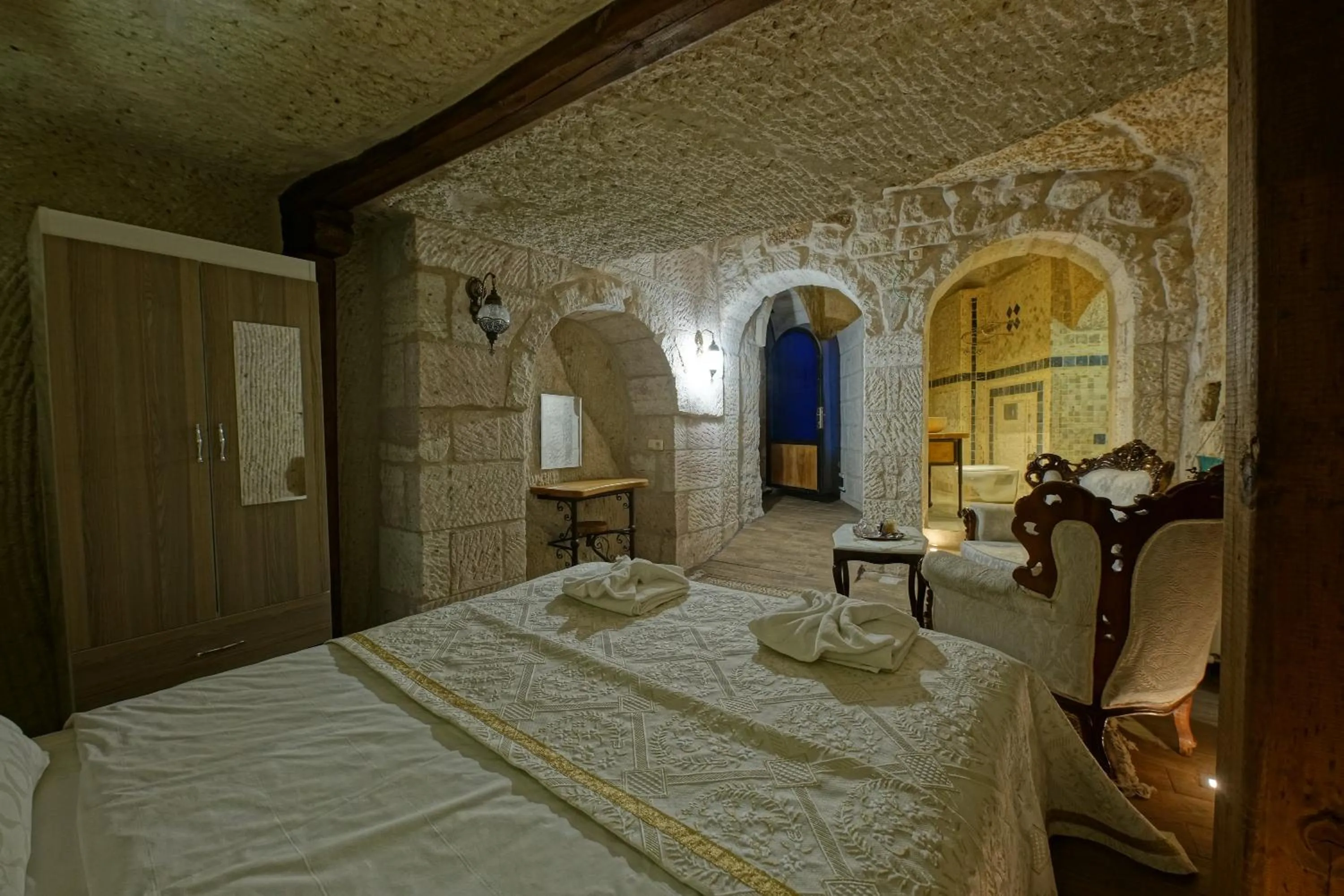 Photo of the whole room in Angel Cave Suite