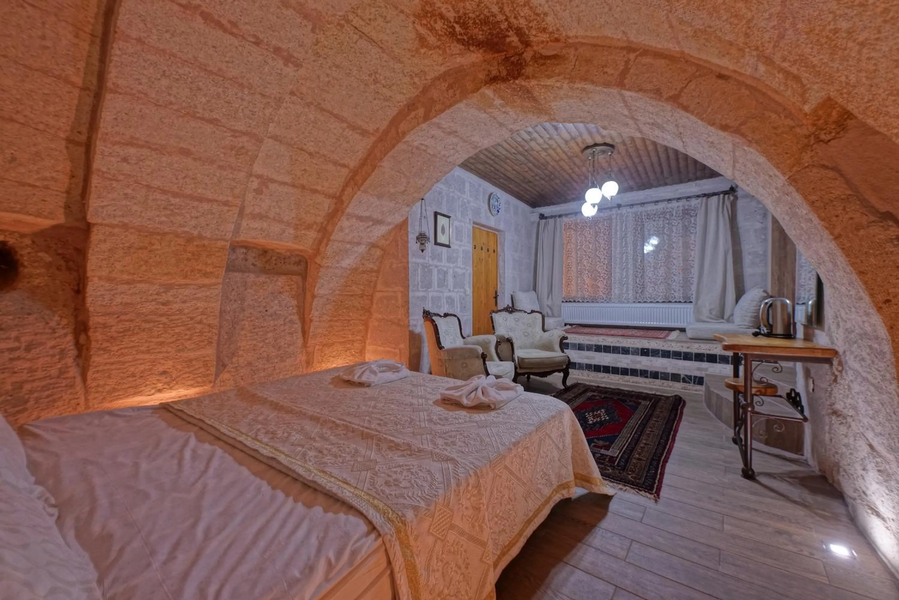 Photo of the whole room in Angel Cave Suite