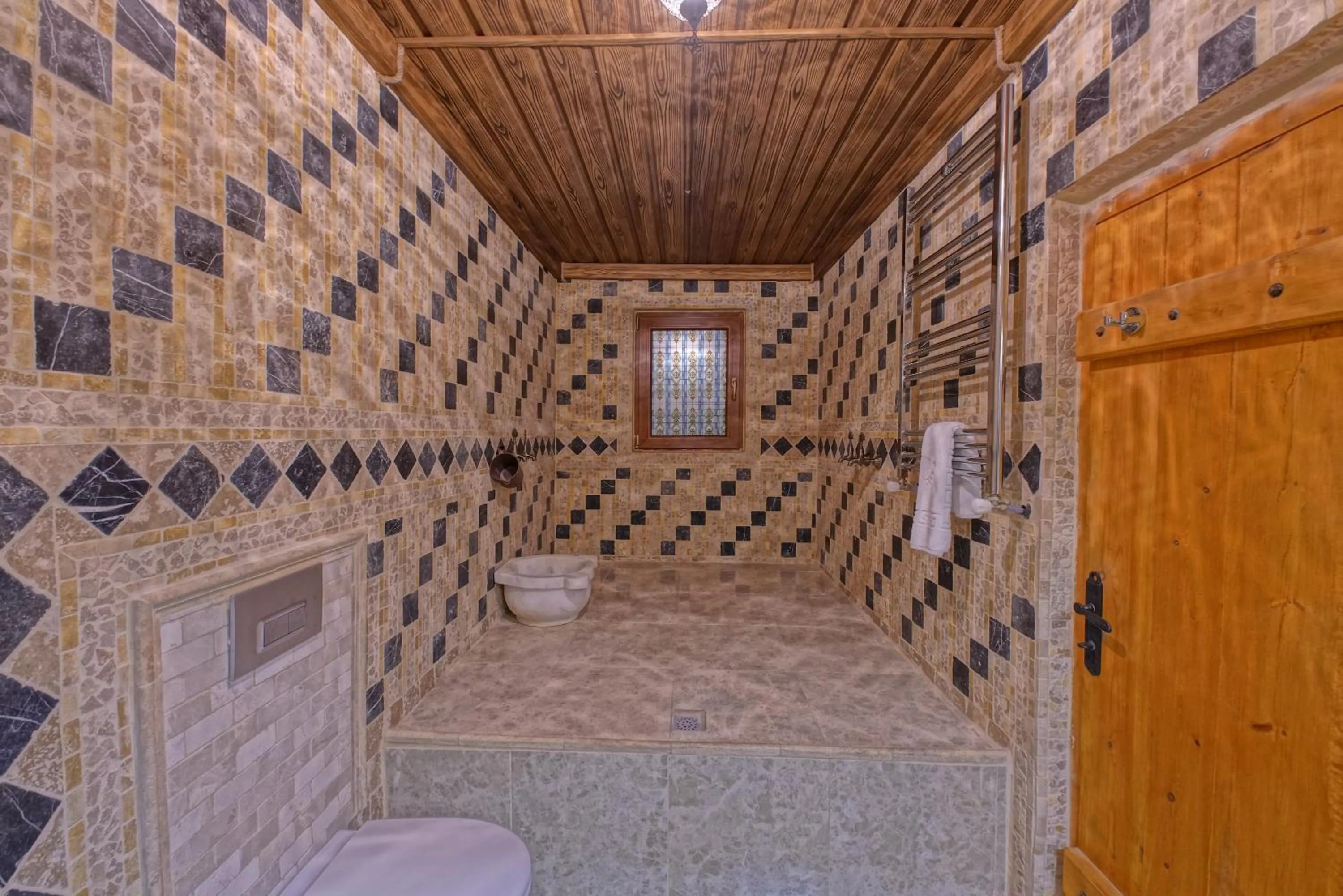 Public Bath in Angel Cave Suite