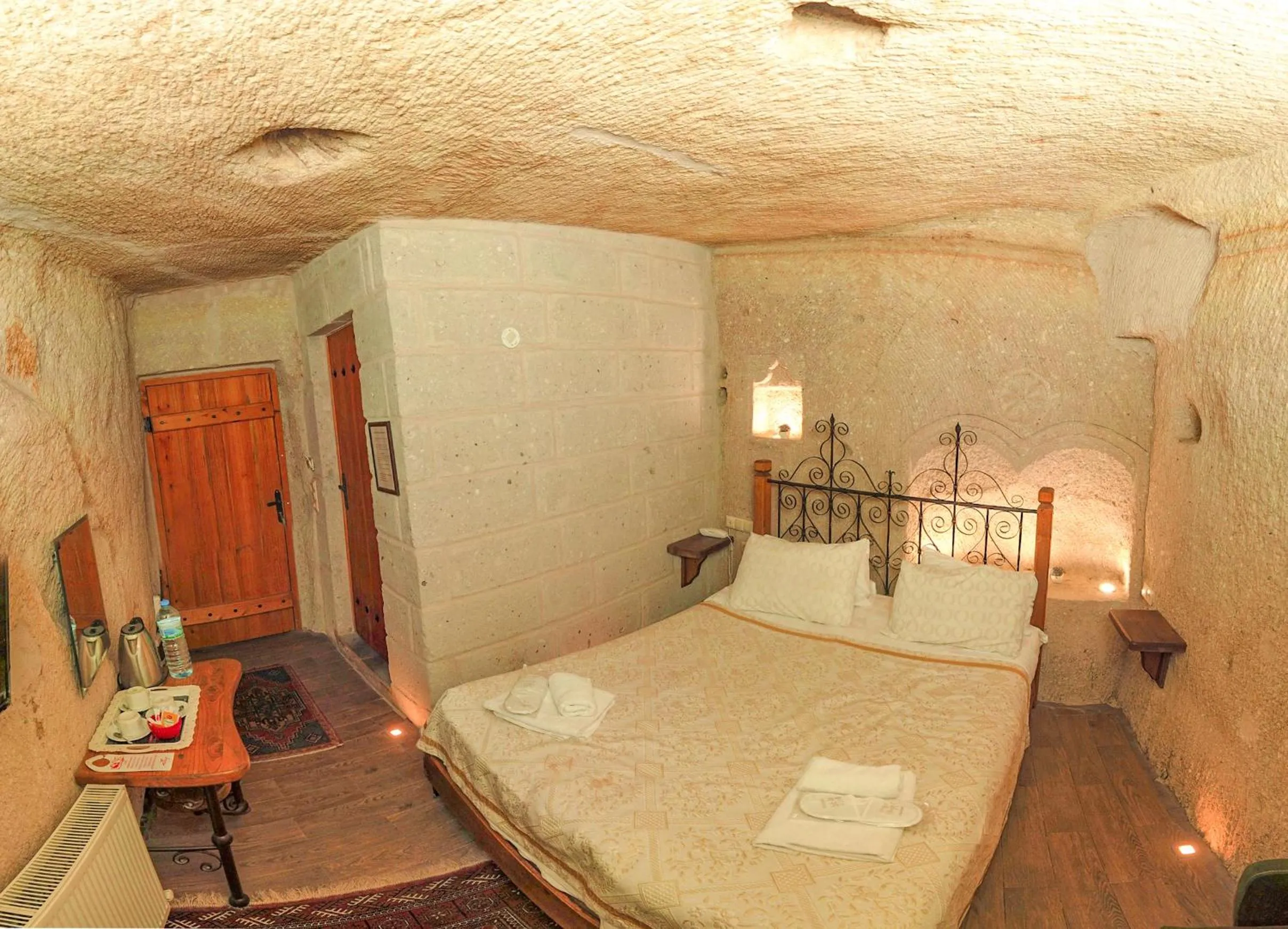 Photo of the whole room in Angel Cave Suite