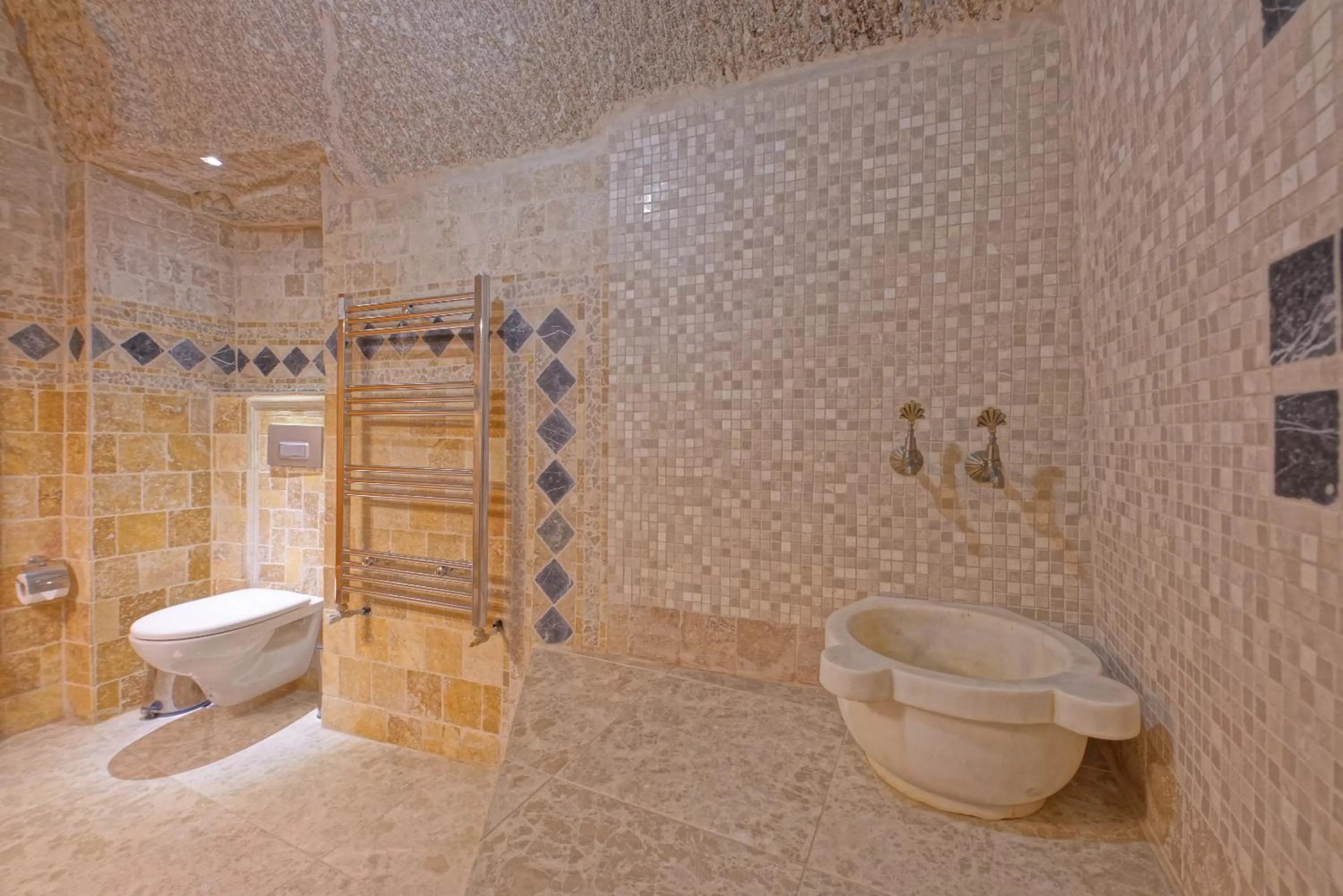 Toilet in Angel Cave Suite