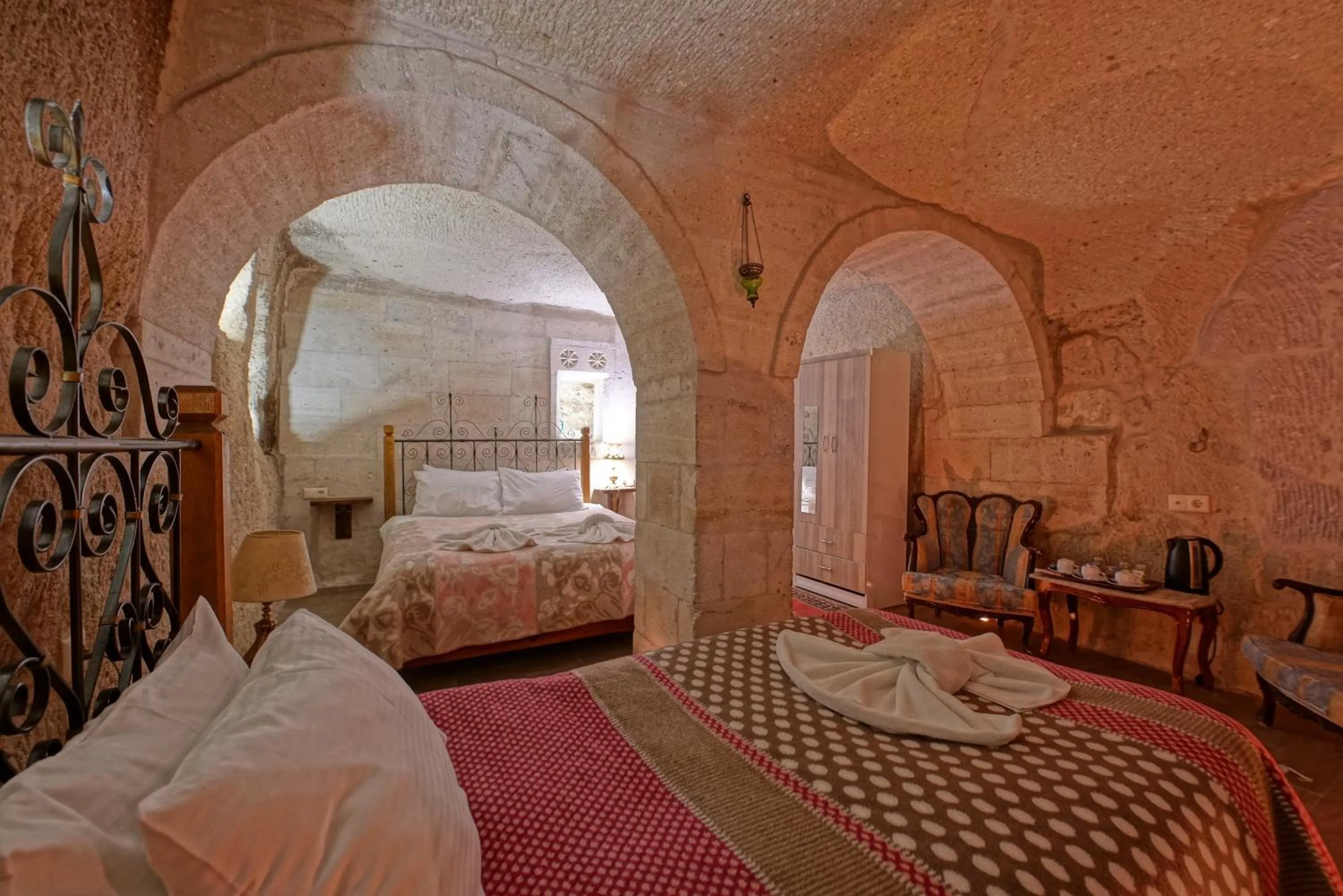 Photo of the whole room in Angel Cave Suite