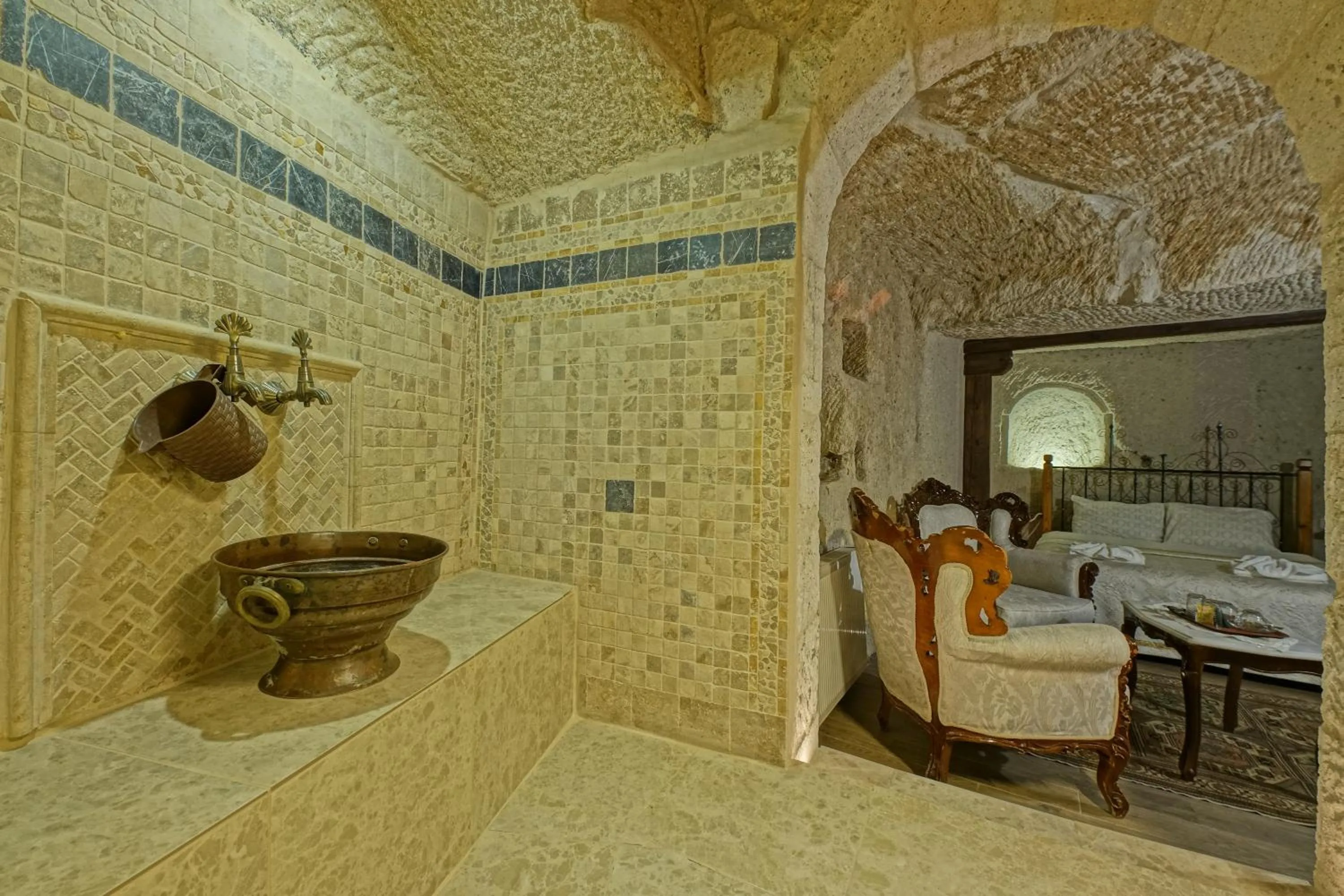 Public Bath in Angel Cave Suite