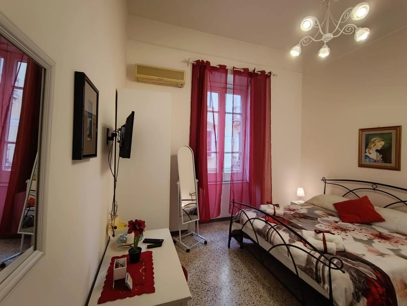 Photo of the whole room in Tyrrenium Salerno