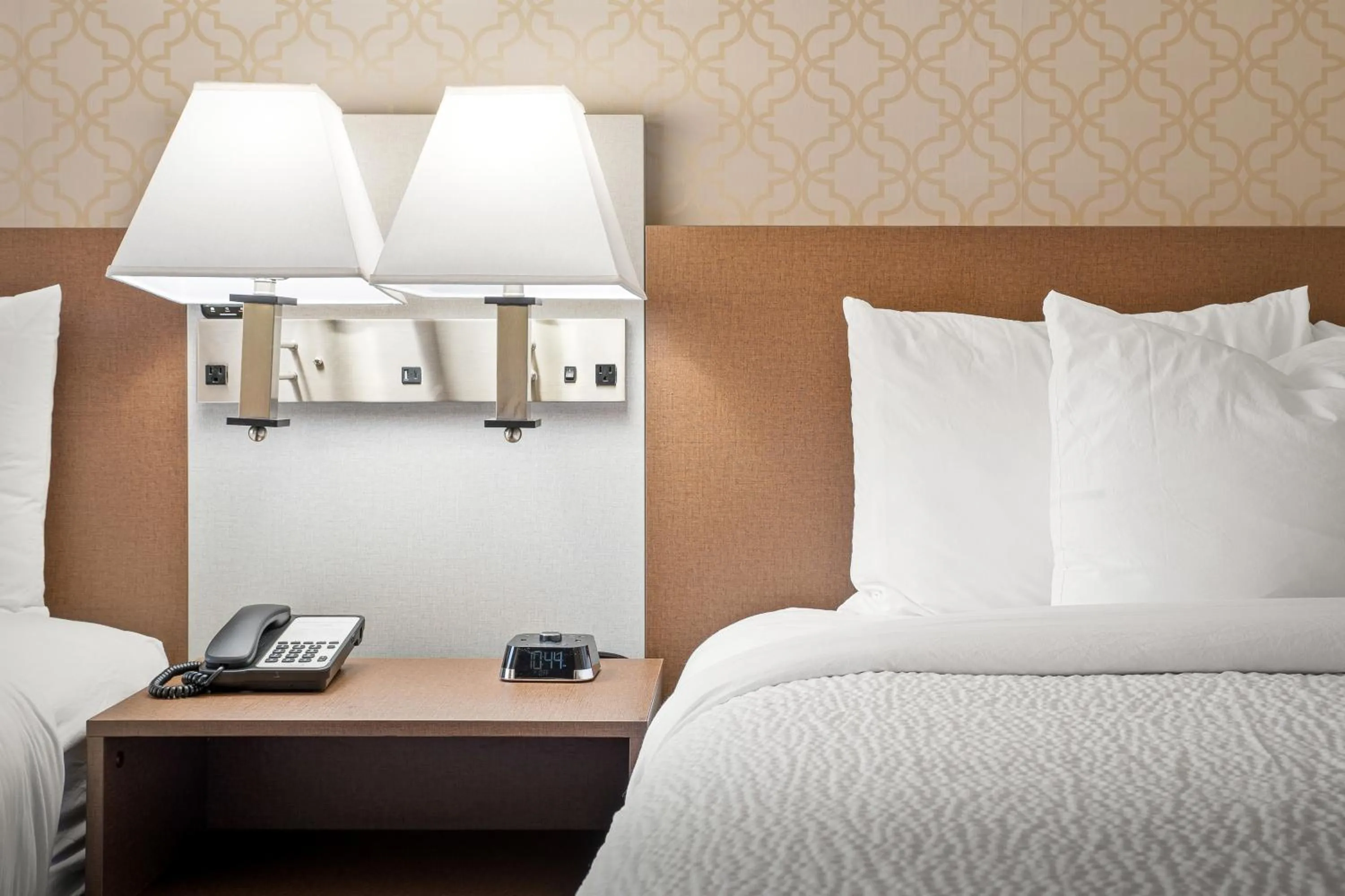 Bed in The English Inn of Charlottesville