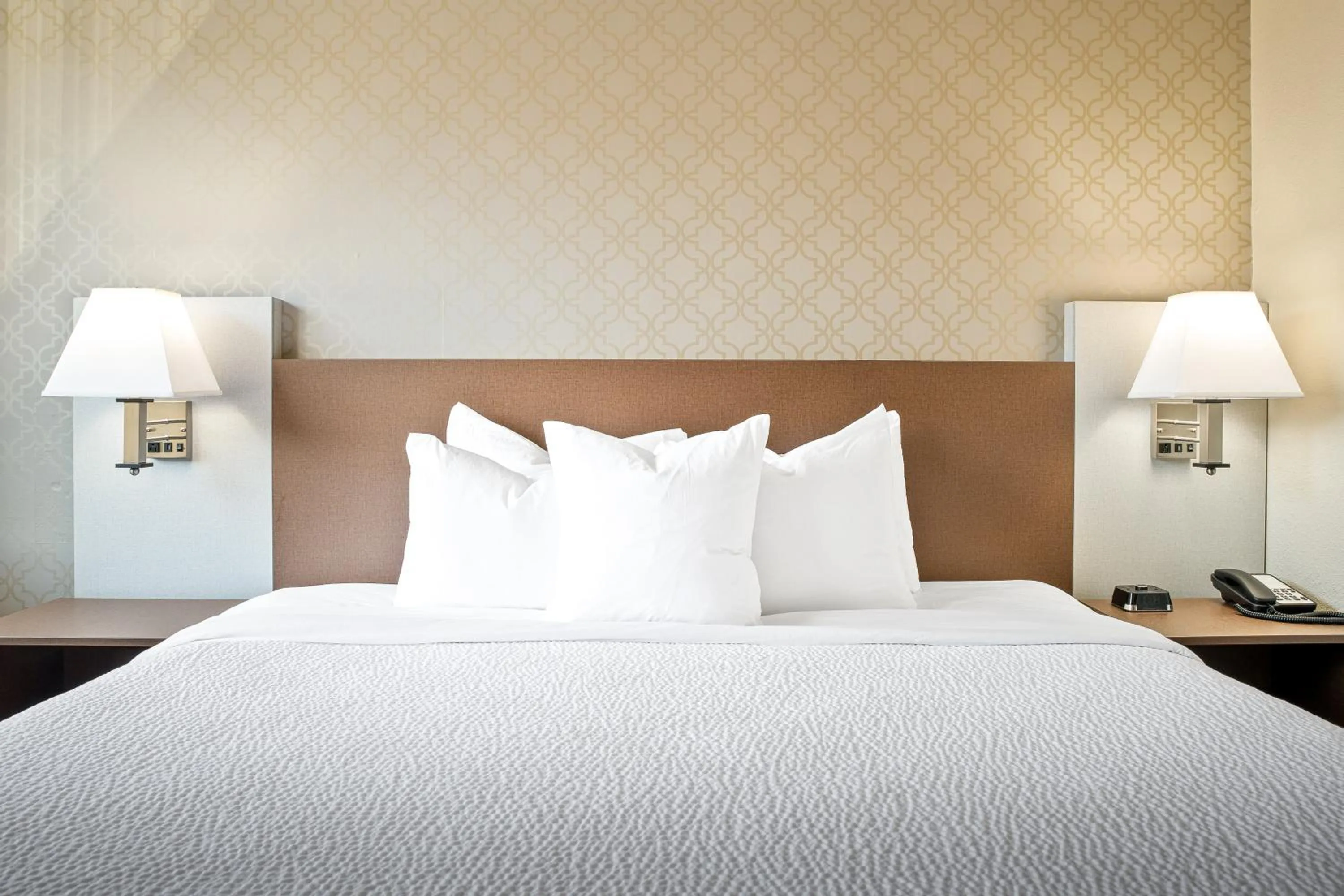 Bed in The English Inn of Charlottesville