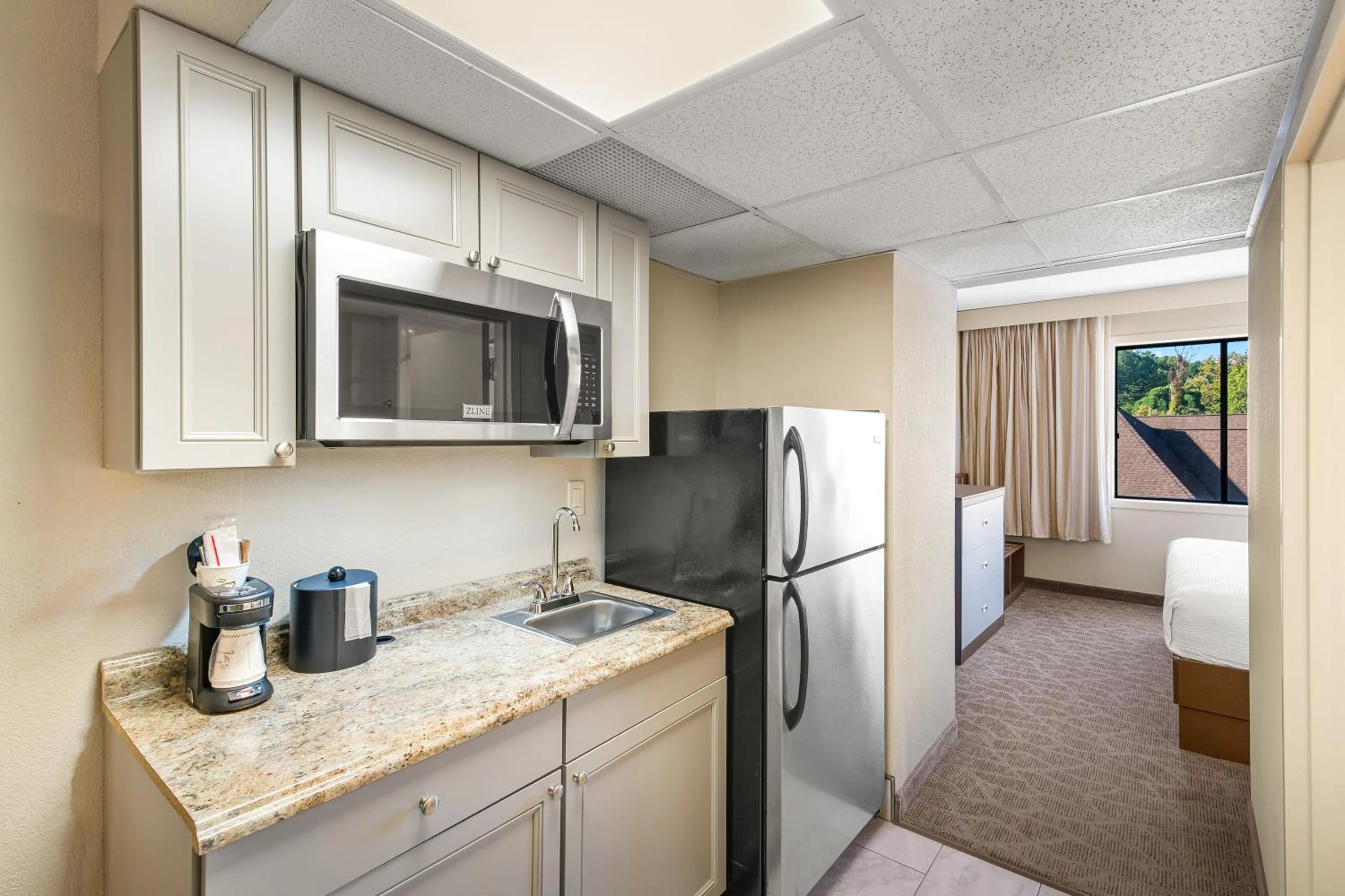 Kitchen or kitchenette in The English Inn of Charlottesville