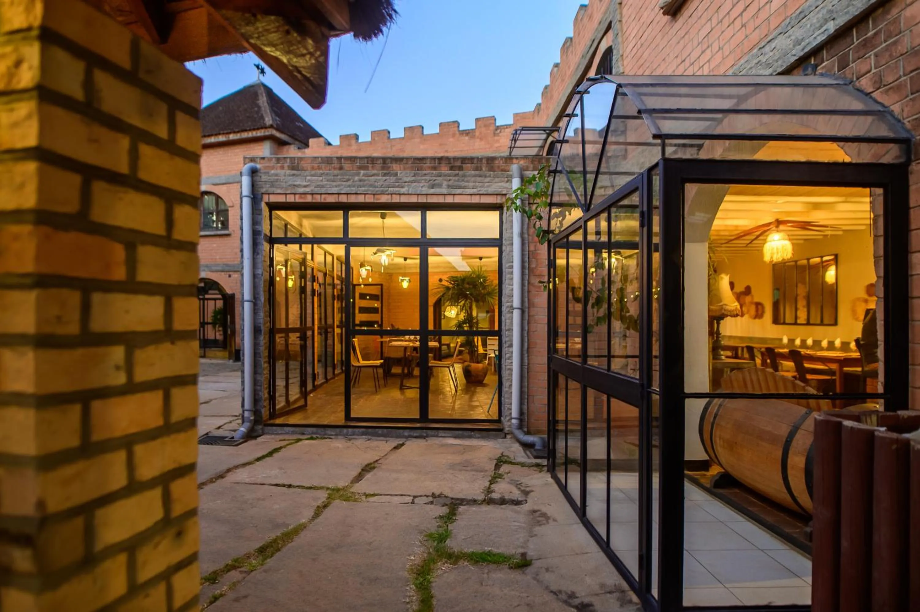 Restaurant/places to eat in Le Chat'o Park Hotel Ivato Airport NAVETTE GRATUITE H24