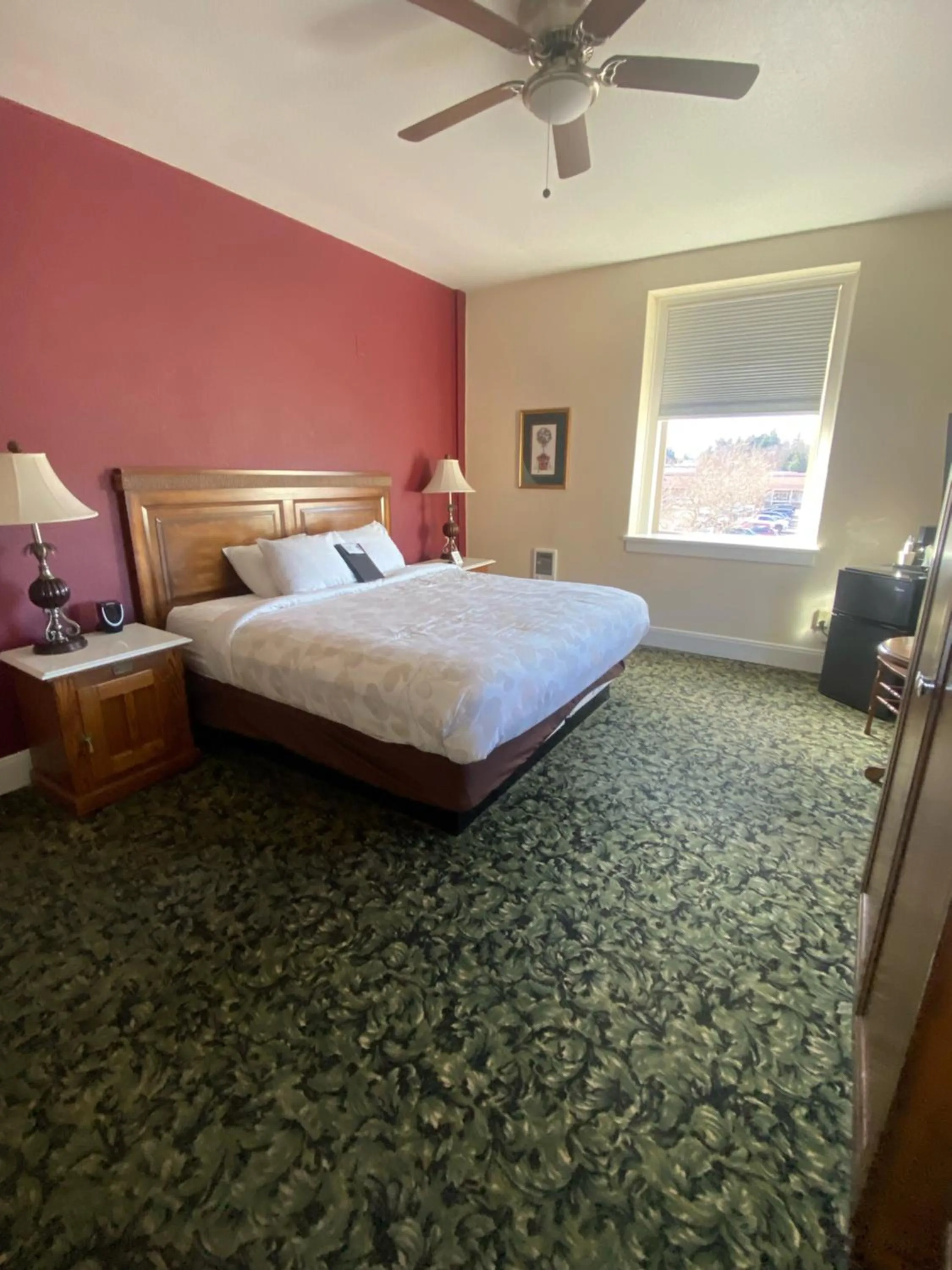 Bedroom, Bed in Manresa Castle
