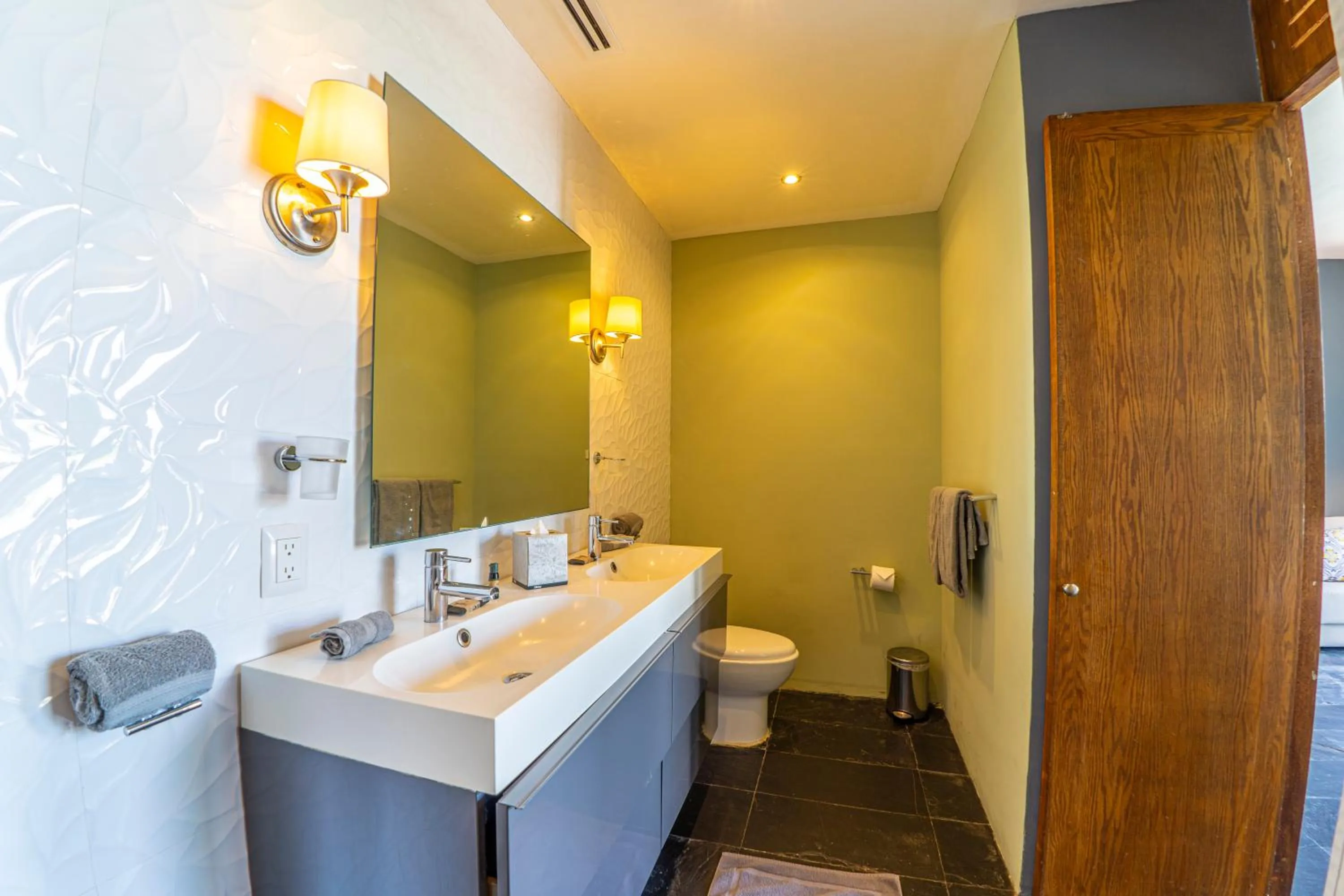 Suites at Sapphire Ocean Club