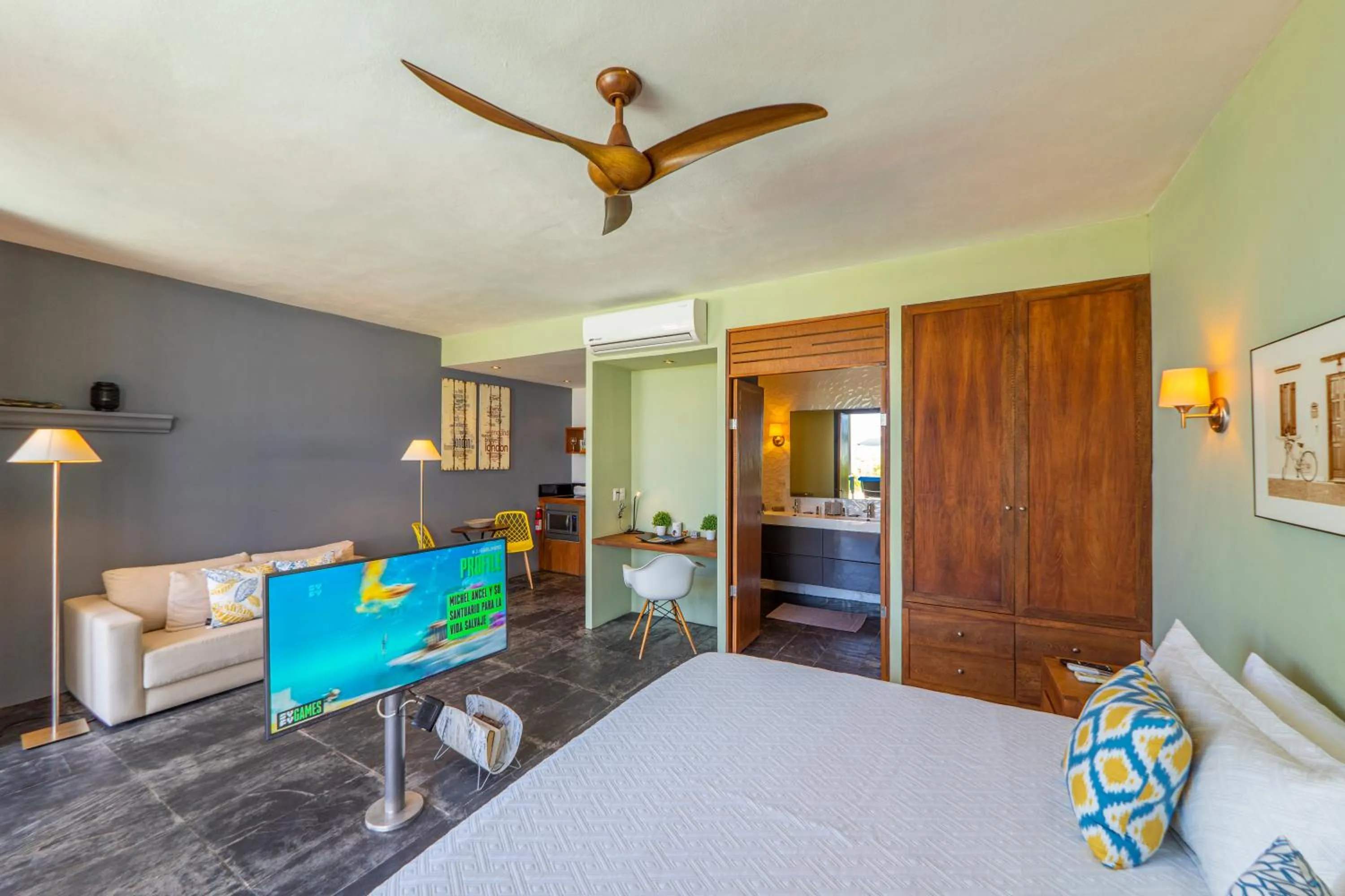 Bed in Suites at Sapphire Ocean Club