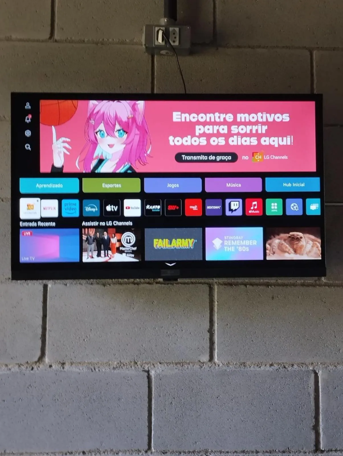 TV and multimedia in Casa do Pescador Camburi