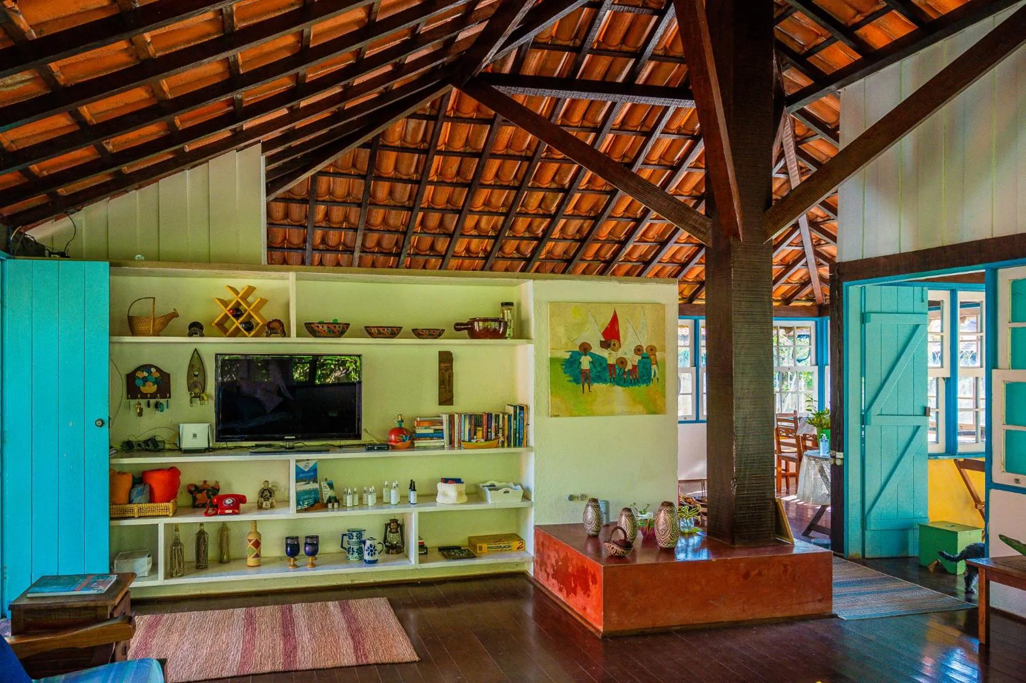 Communal lounge/ TV room in Casa do Pescador Camburi