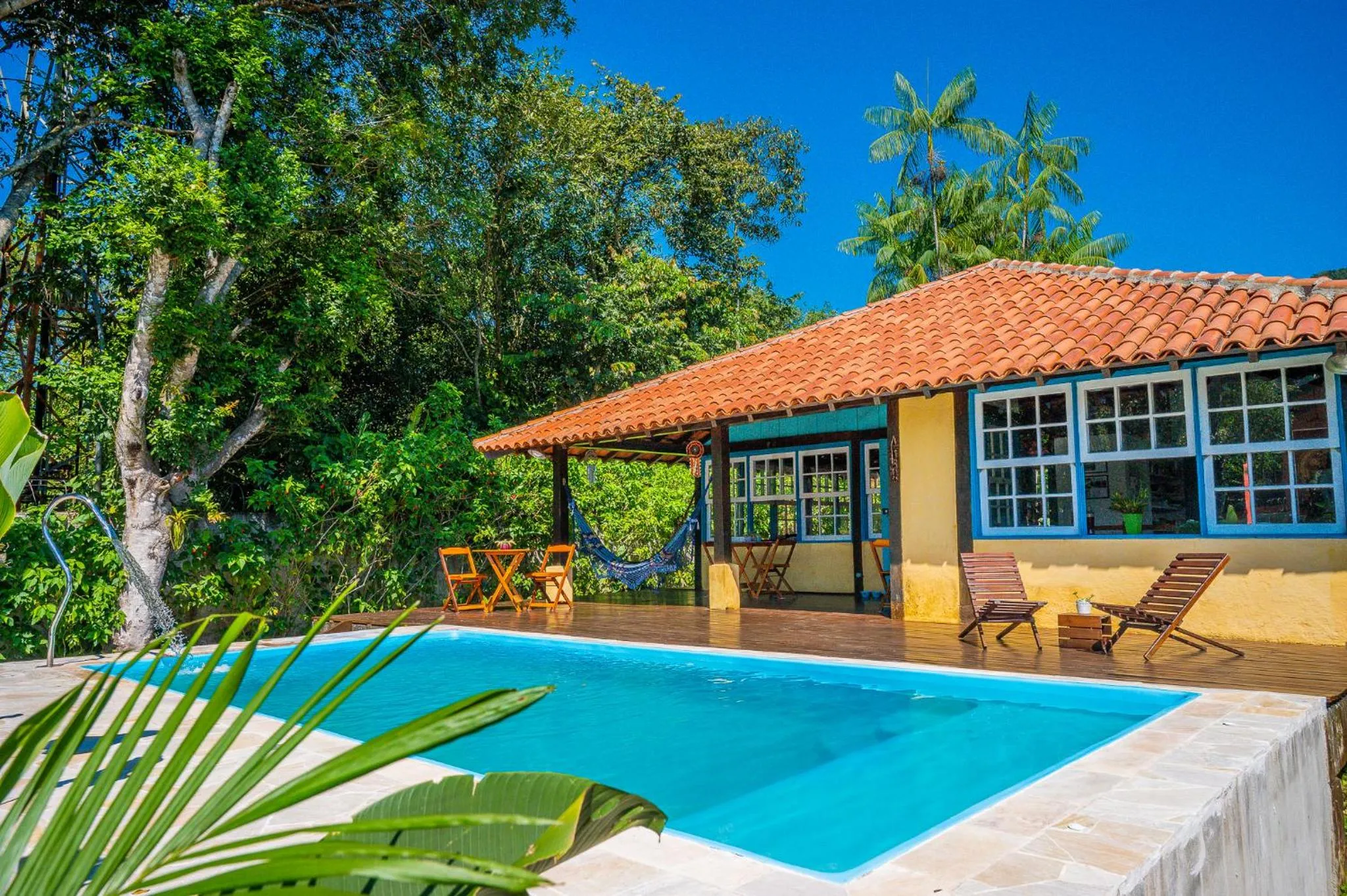 Swimming pool in Casa do Pescador Camburi