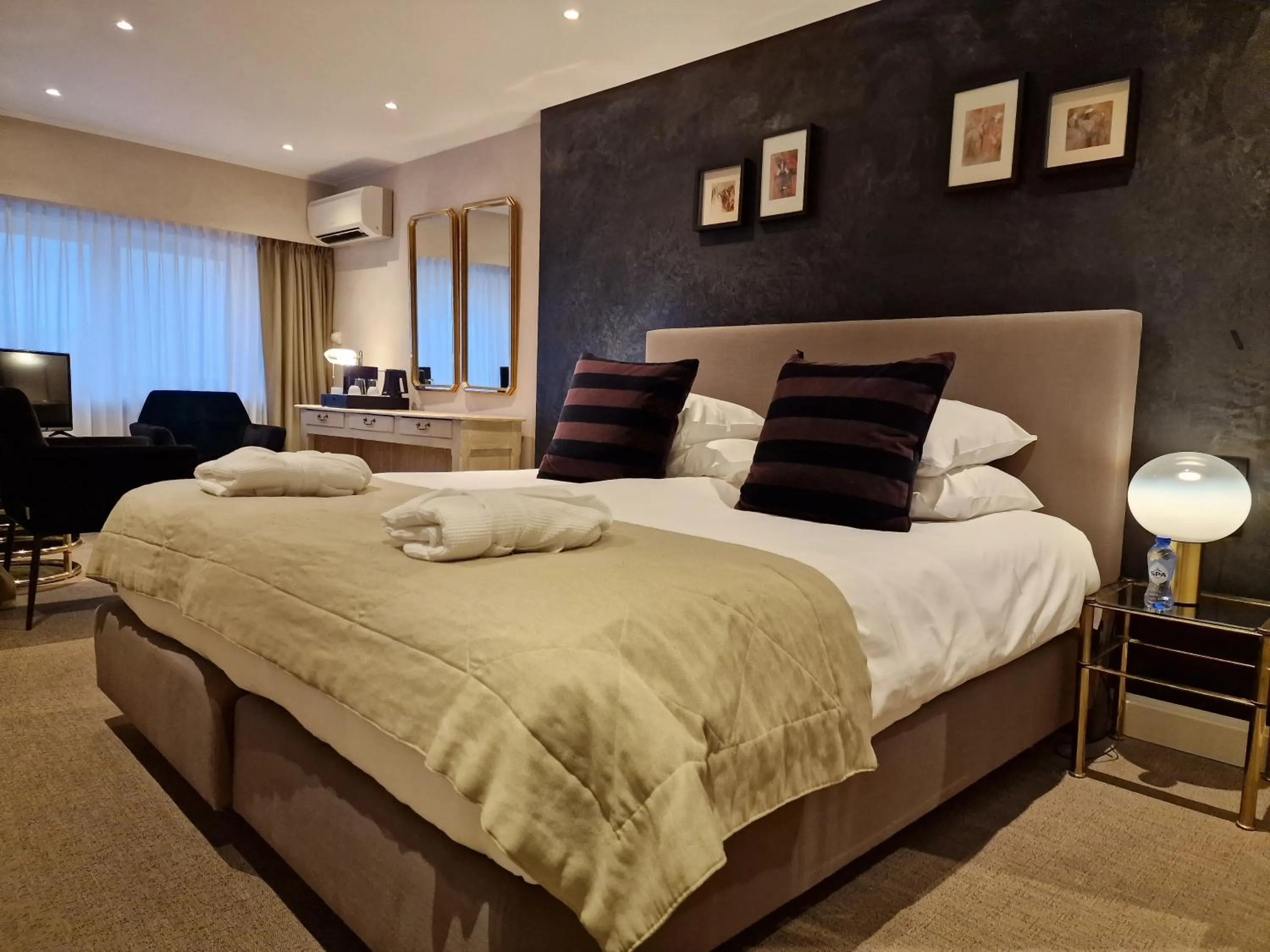 Bedroom, Bed in Hotel Lugano