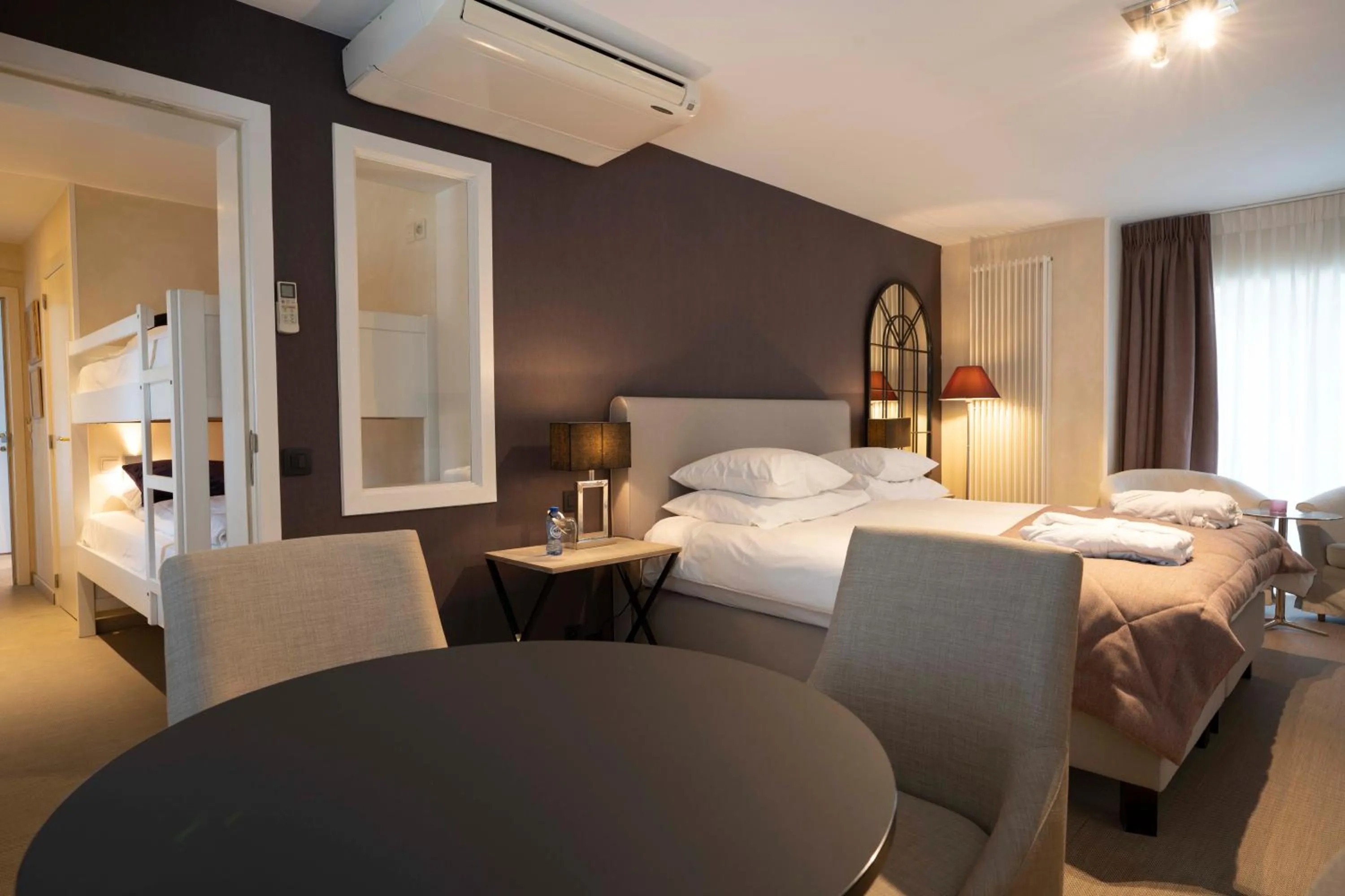 Seating area, Bed in Hotel Lugano