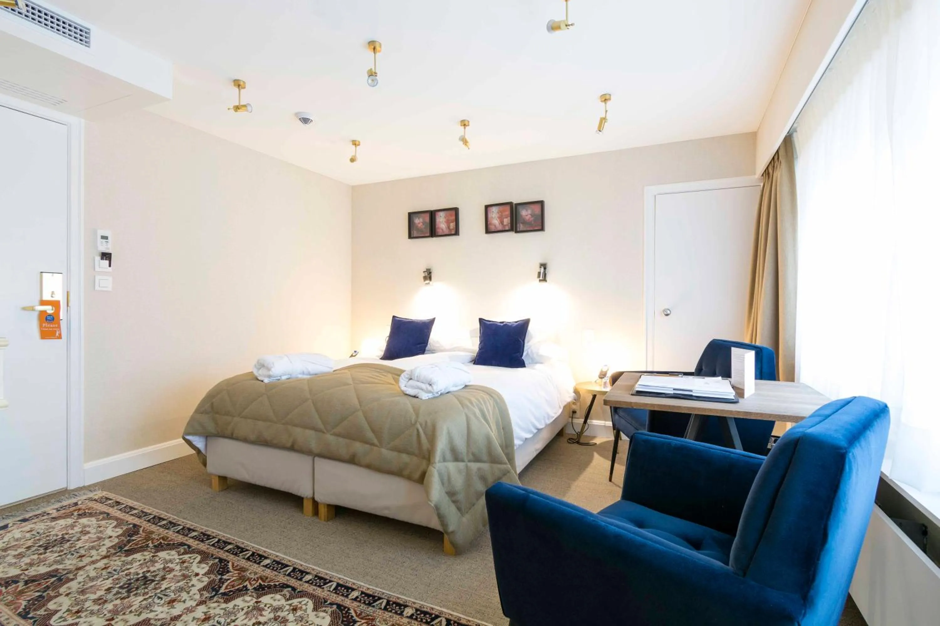 Bedroom, Bed in Hotel Lugano