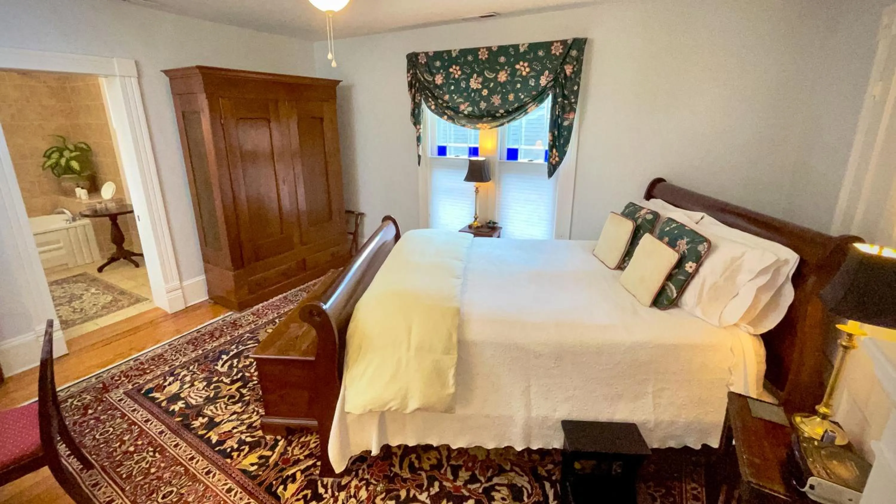 Photo of the whole room, Bed in The Inn at Onancock