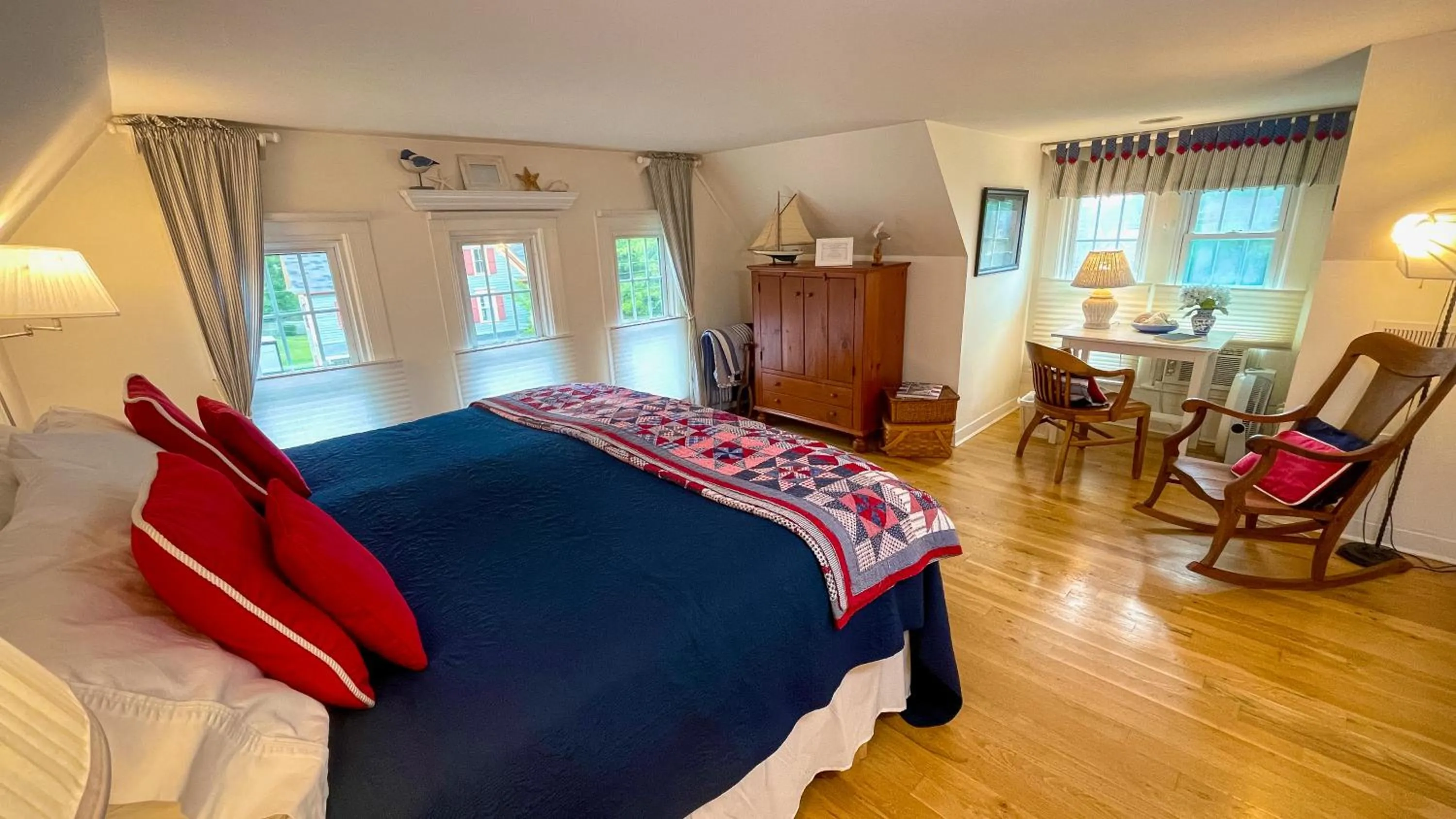 Bed in The Inn at Onancock