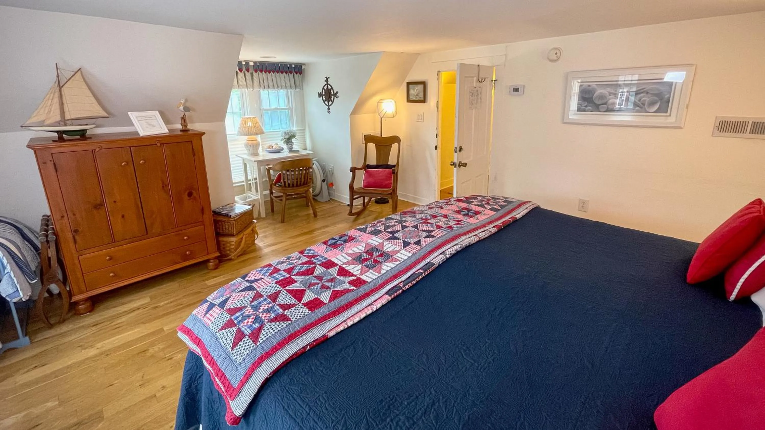 Photo of the whole room, Bed in The Inn at Onancock