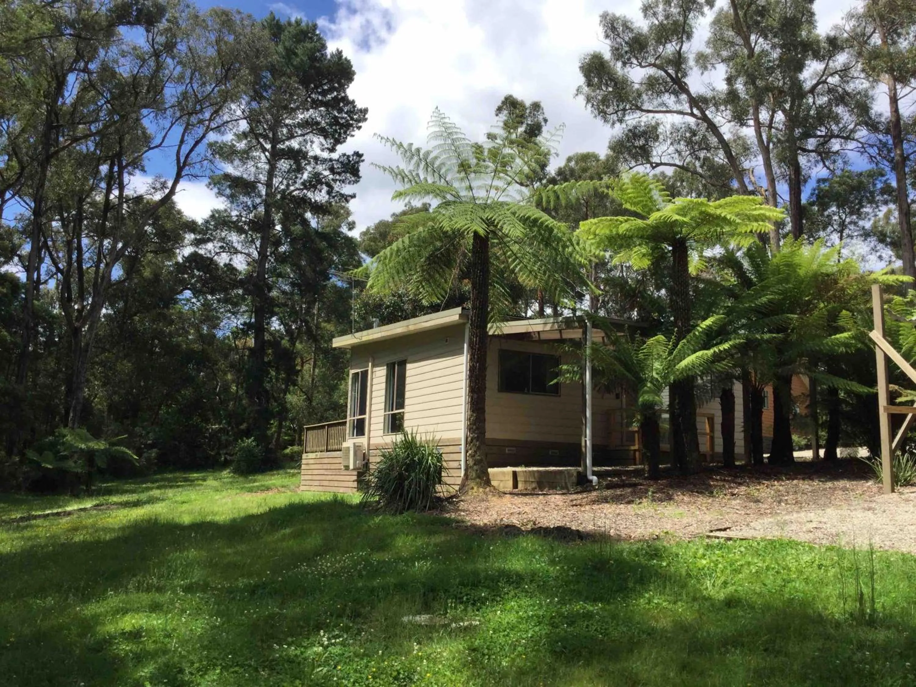 Property building in Emerald Creek Cottages