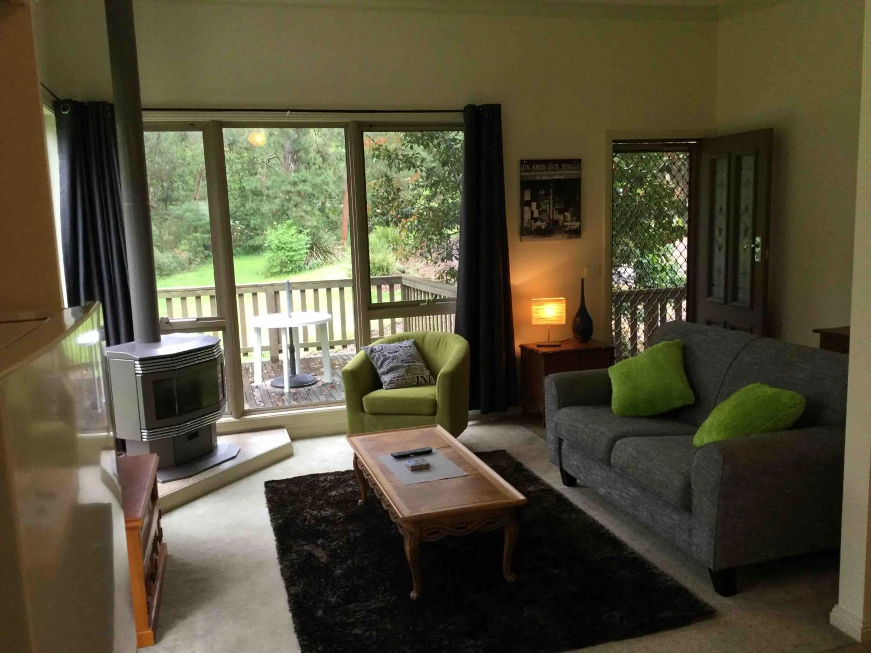 Living room in Emerald Creek Cottages