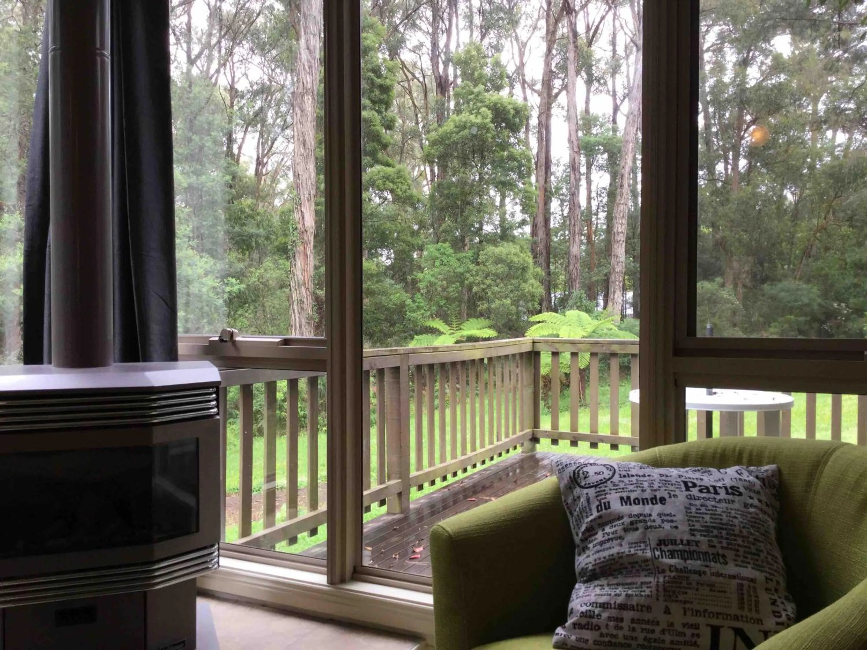 Living room in Emerald Creek Cottages