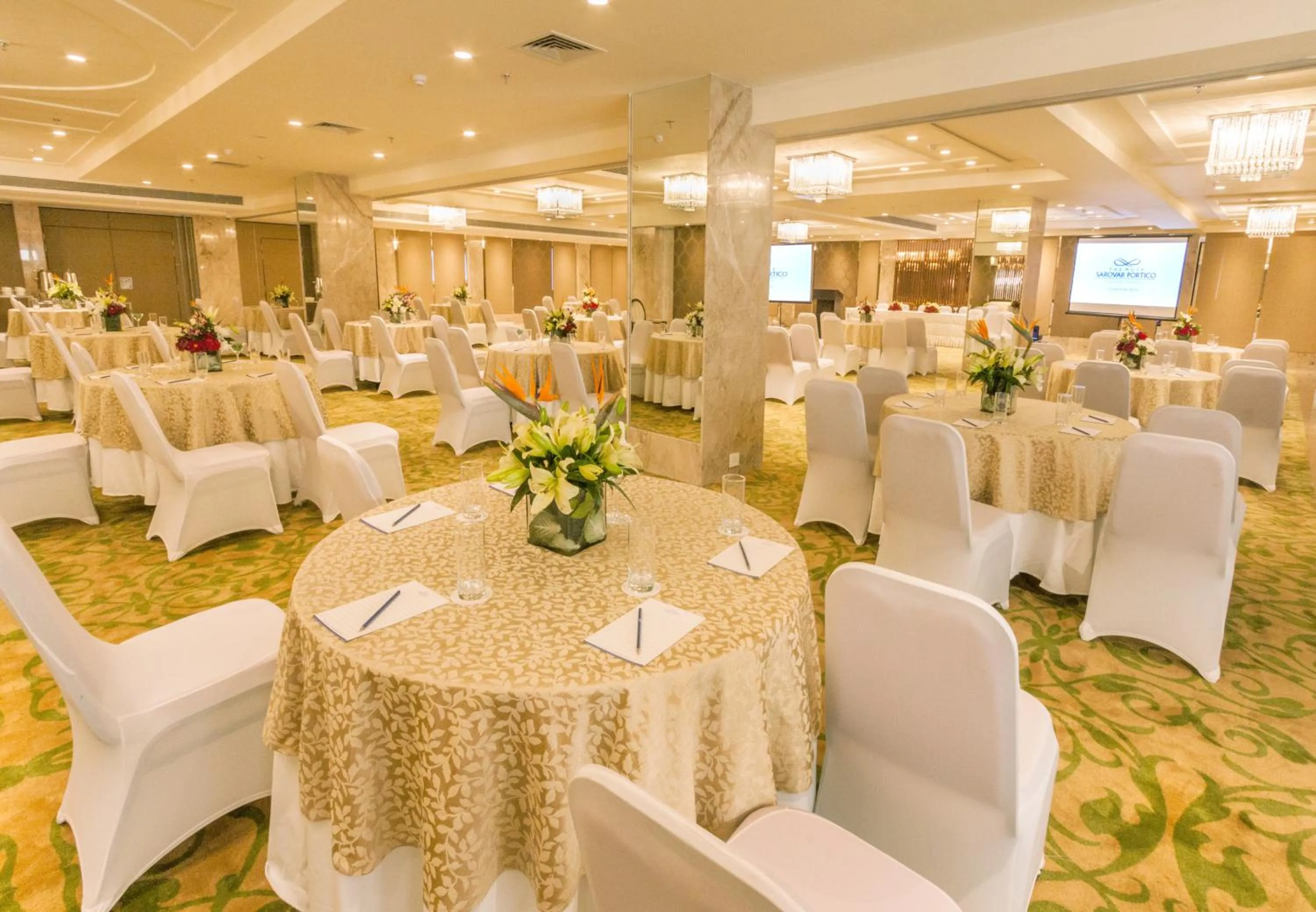 Banquet/Function facilities in Deventure Sarovar Portico Kapashera, New Delhi
