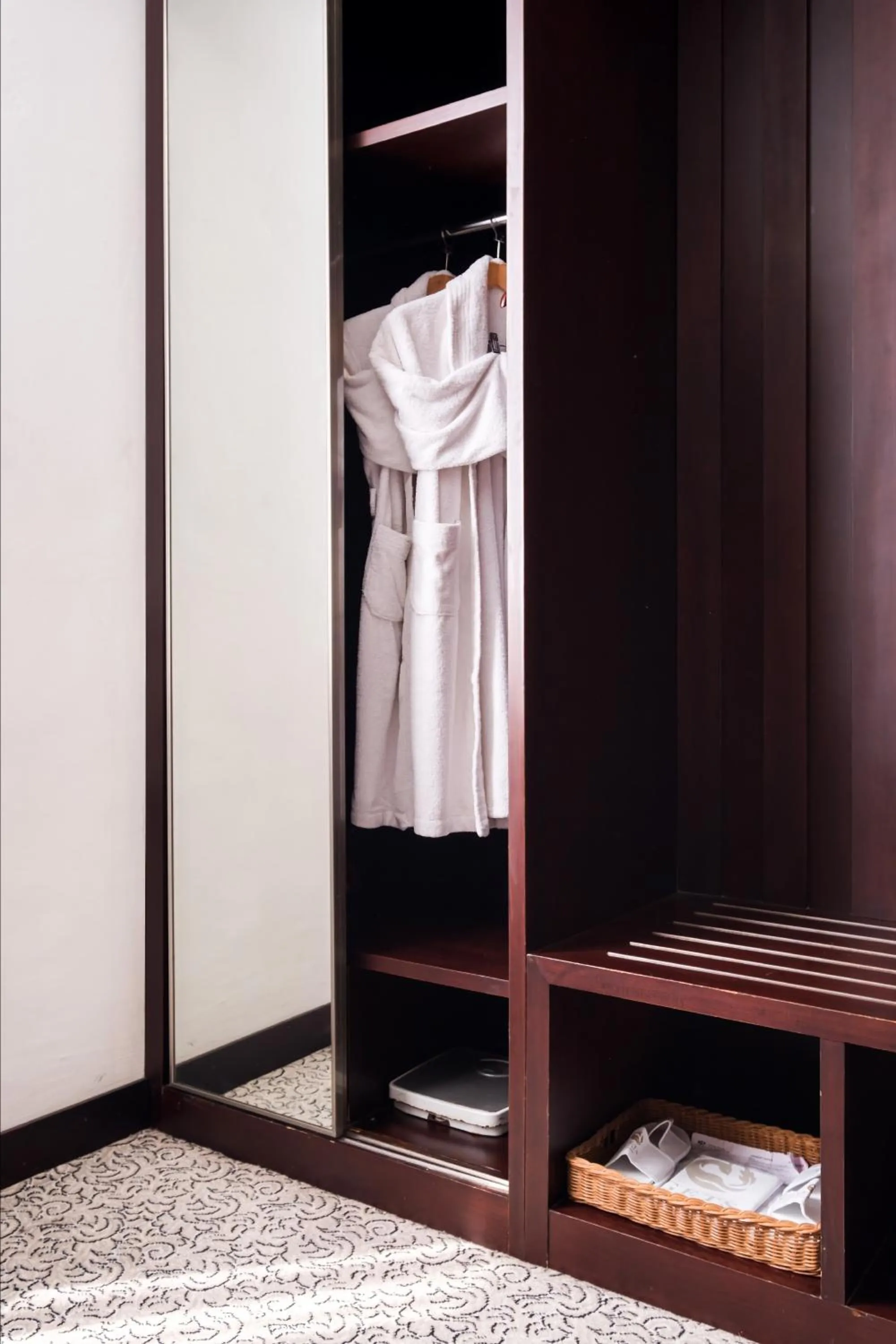 wardrobe in Gets Premiere Semarang